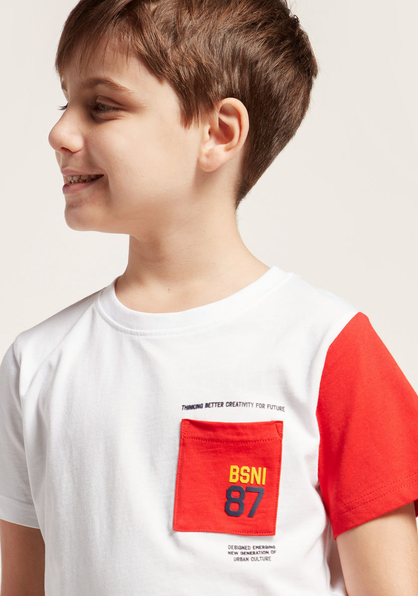 Bossini Pocket Detail T-shirt with Short Sleeves and Round Neck-T Shirts-image-2