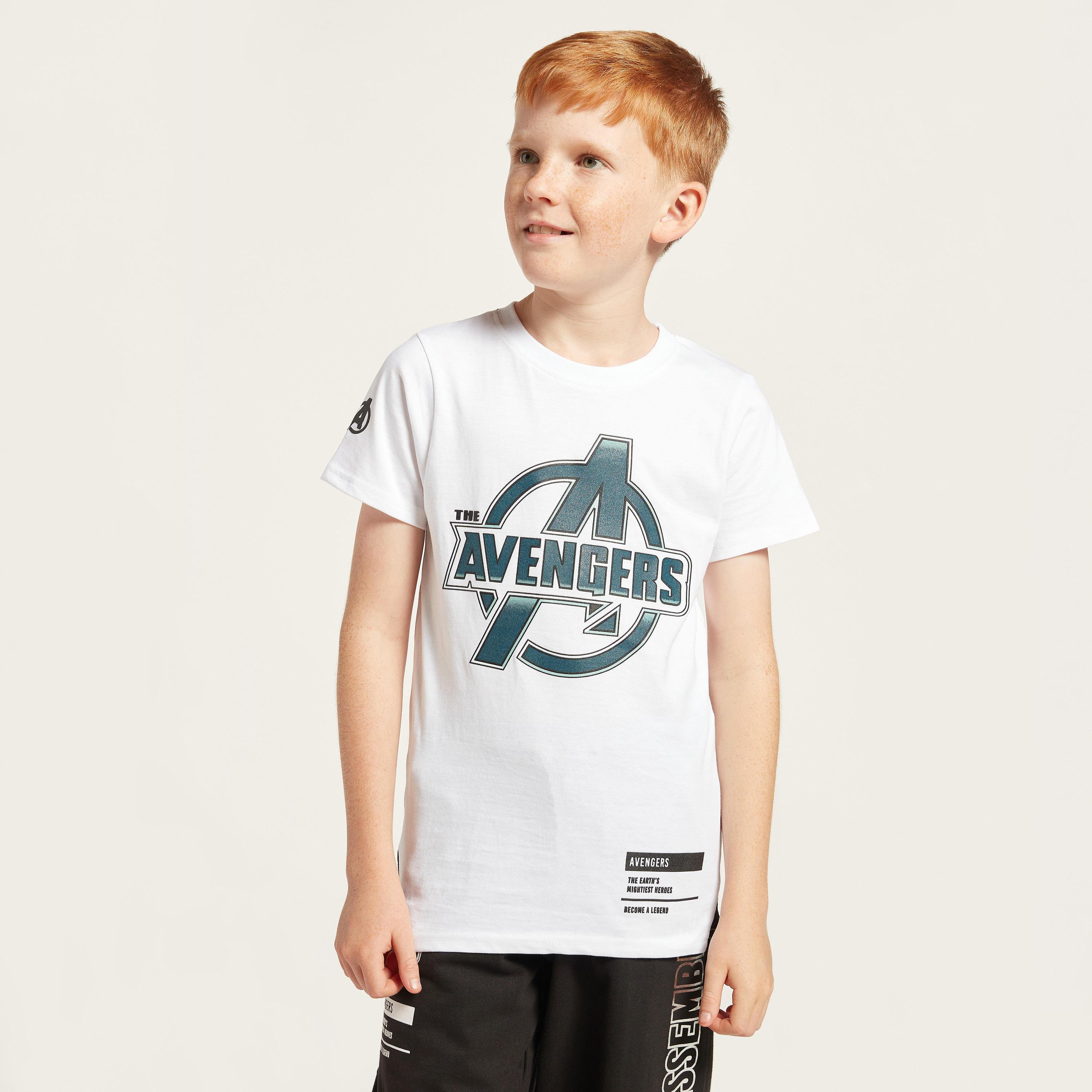 طقم بنطلون رياضي وتيشيرت بأكمام قصيرة وطبعات أفينجرز-boys-clothing-setsandcoords-image-3