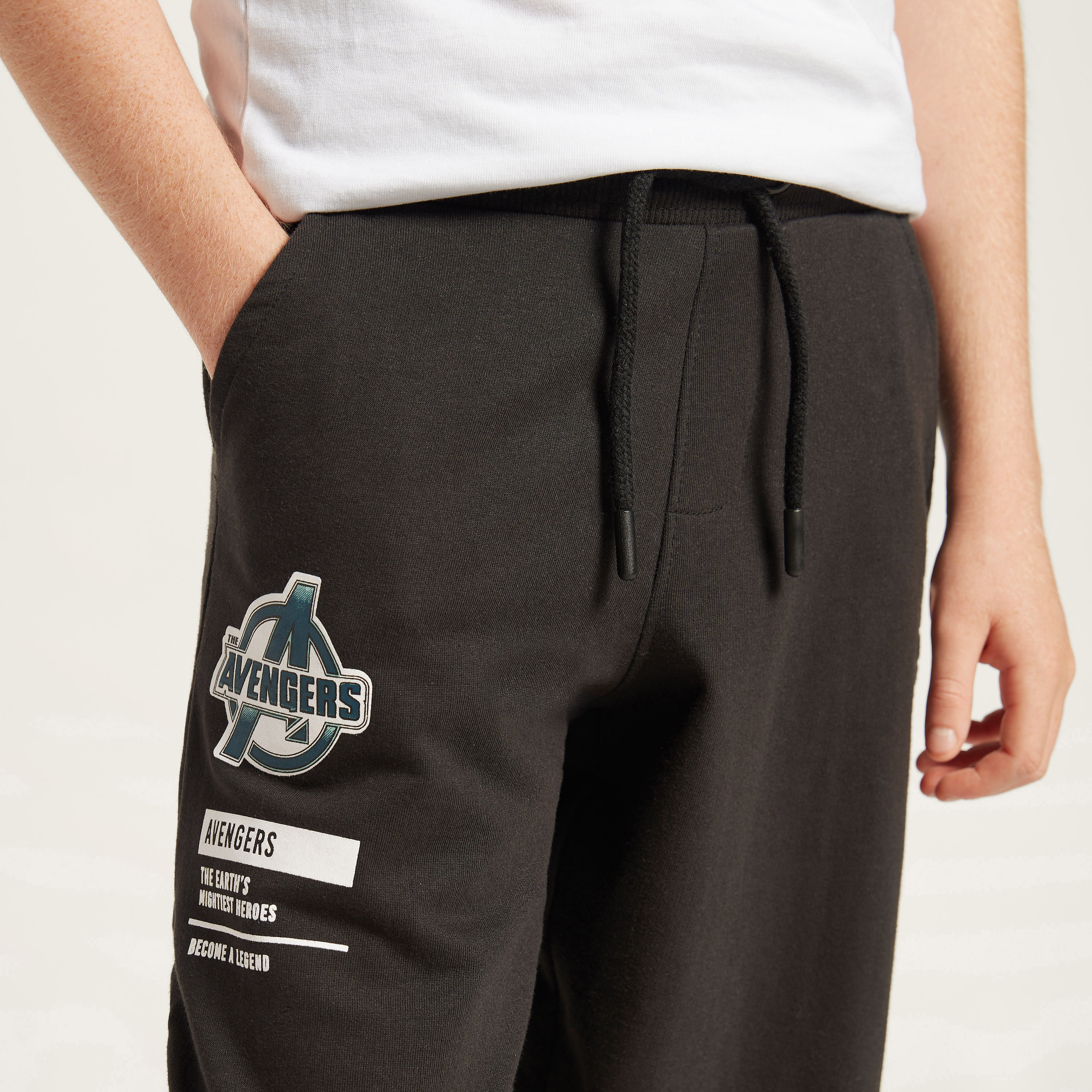 طقم بنطلون رياضي وتيشيرت بأكمام قصيرة وطبعات أفينجرز-boys-clothing-setsandcoords-image-5