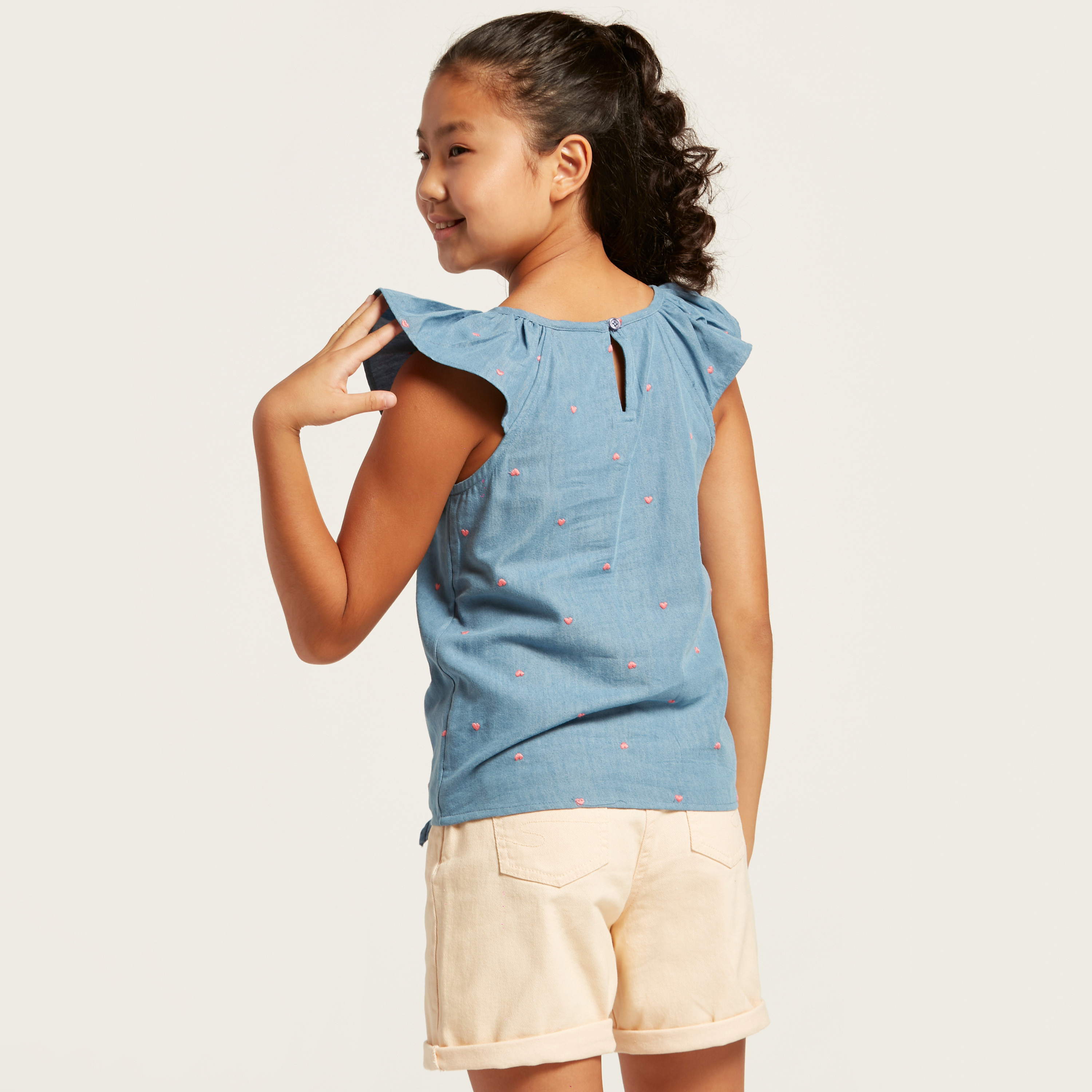 بلوزة بكشكش وتفاصيل عقدة وطبعات بالكامل من جونيورز-girls-clothing-blousesandshirts-image-4