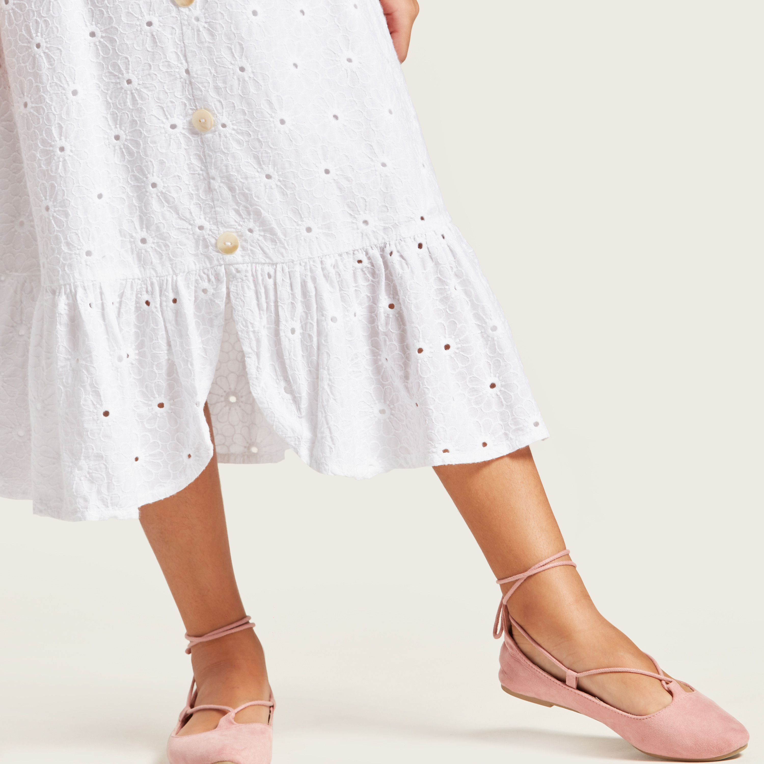 تنورة بخصر مطاطي وتفاصيل شيفلي من جونيورز-girls-clothing-bottoms-skirts-image-2