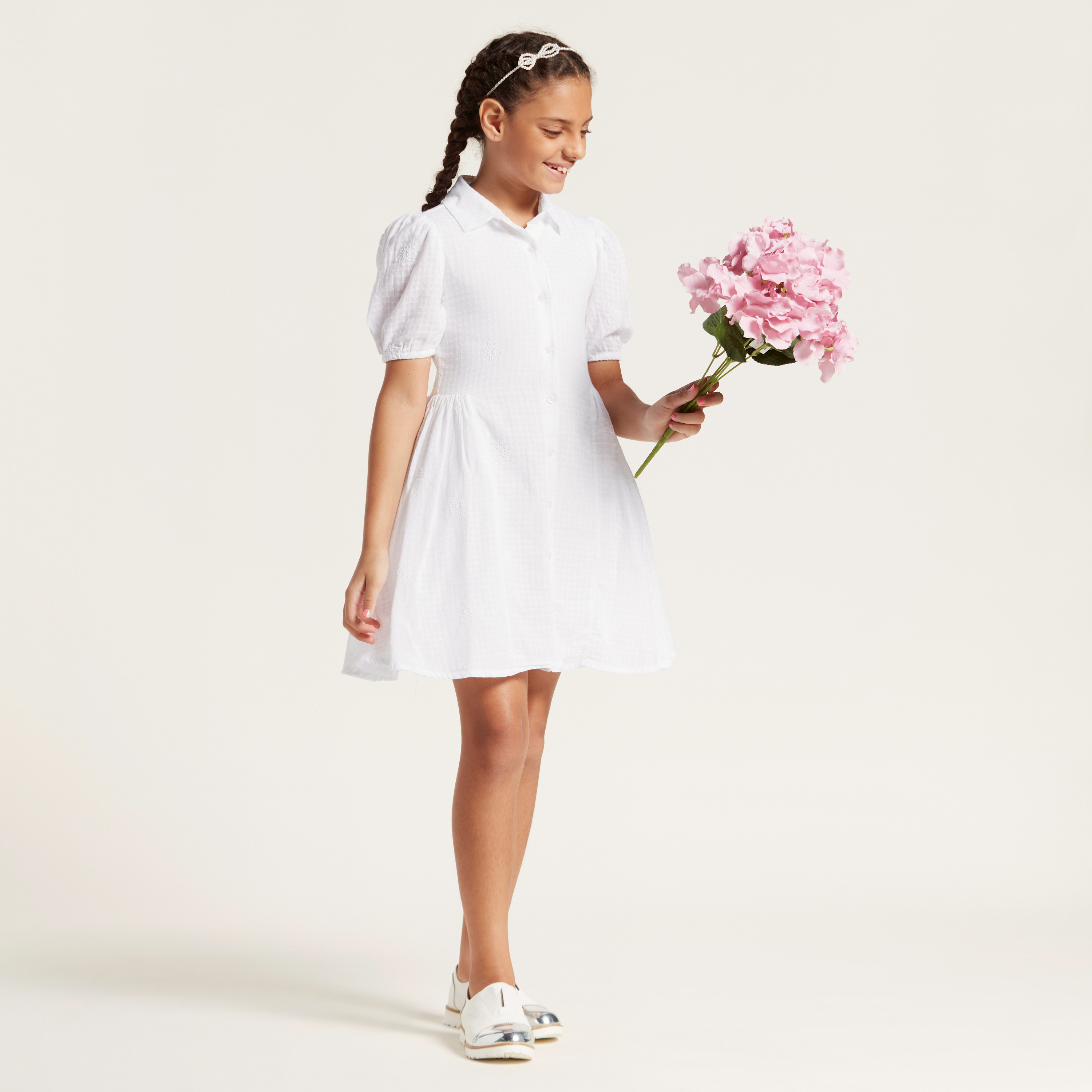 فستان قميص سادة بأكمام منفوخة وتفاصيل طيات-girls-clothing-dressesandjumpsuits-image-1