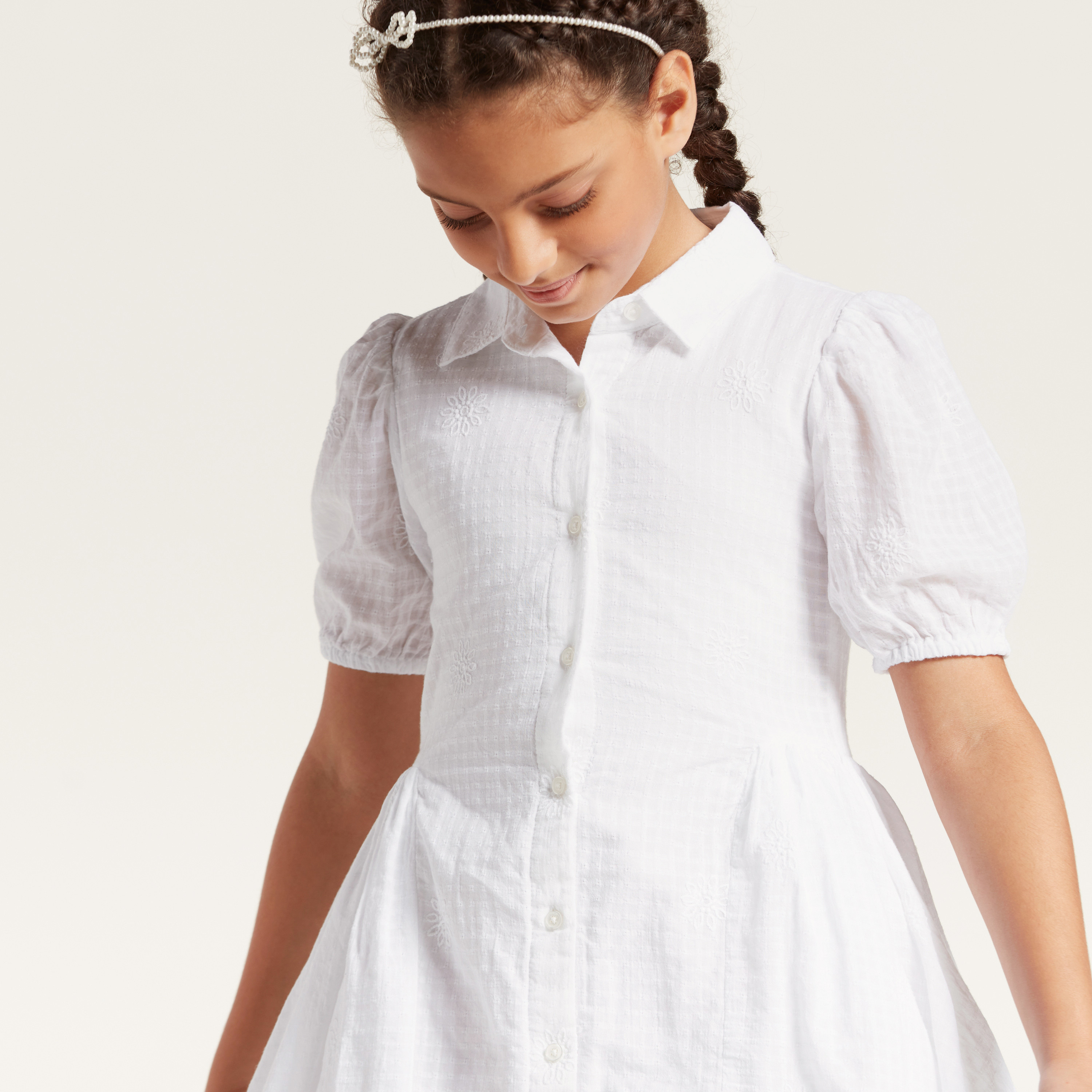فستان قميص سادة بأكمام منفوخة وتفاصيل طيات-girls-clothing-dressesandjumpsuits-image-2