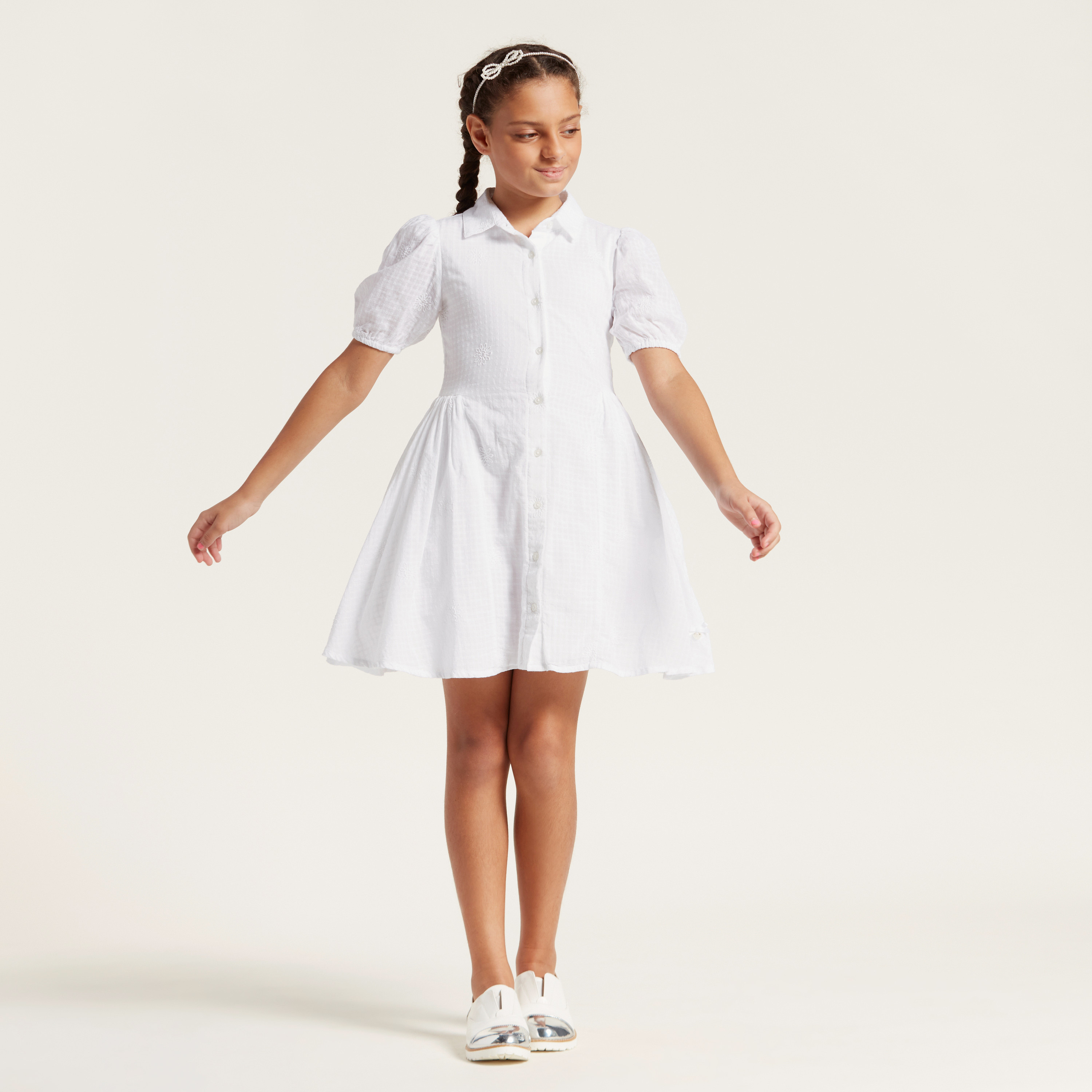 فستان قميص سادة بأكمام منفوخة وتفاصيل طيات-girls-clothing-dressesandjumpsuits-image-3