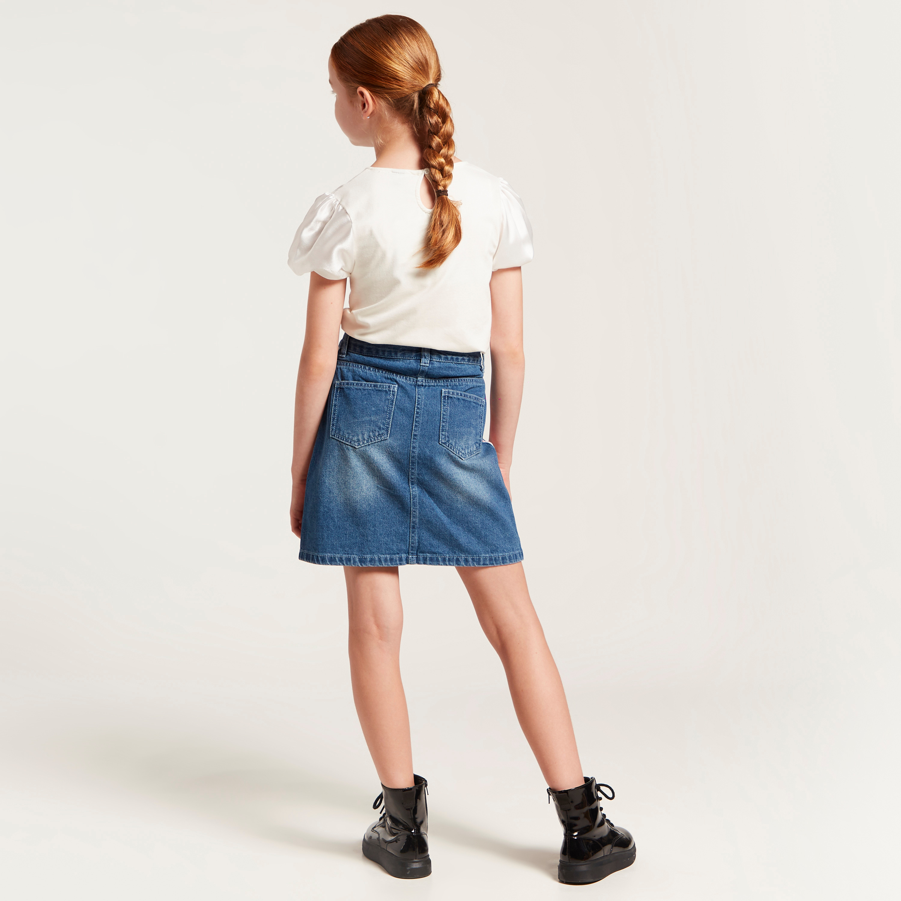 تنورة دنيم مطرزة بجيوب وزر إغلاق من هالو كيتي-girls-clothing-bottoms-skirts-image-4