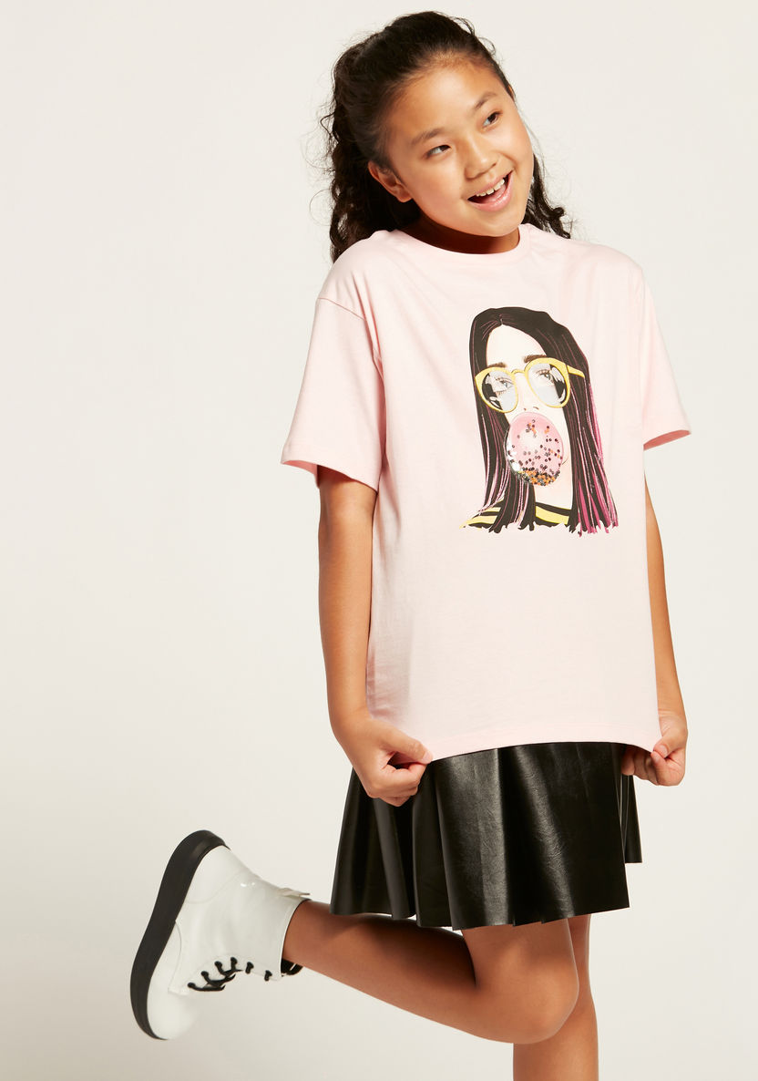 Iconic Graphic Print Oversized T-shirt with Short Sleeves-T Shirts-image-0