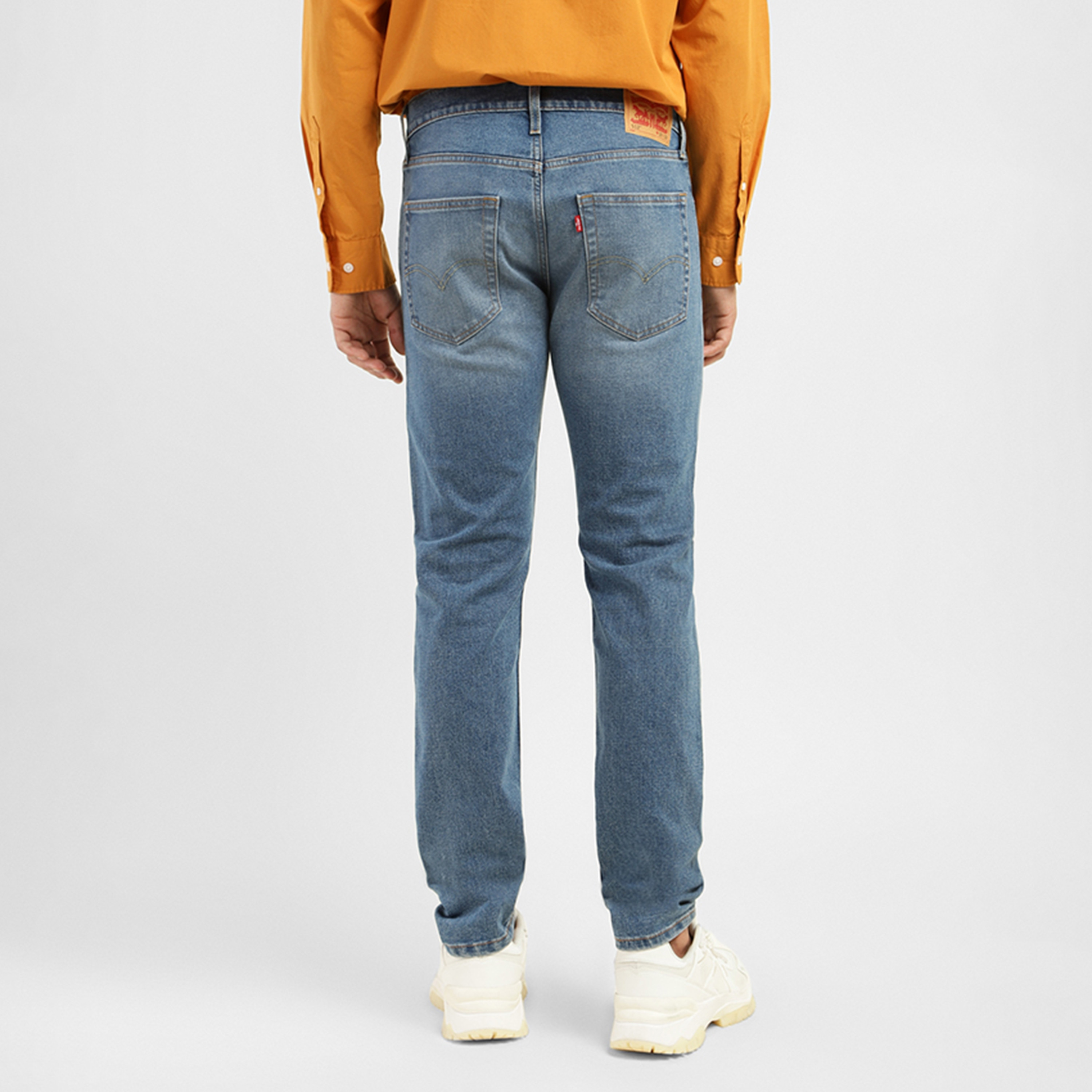 بنطال جينز من ليفايز 512 بلون انديجو ذو سلیم تيبر فت وجيب متوسط الارتفاع-men-clothing-bottoms-jeans-image-3