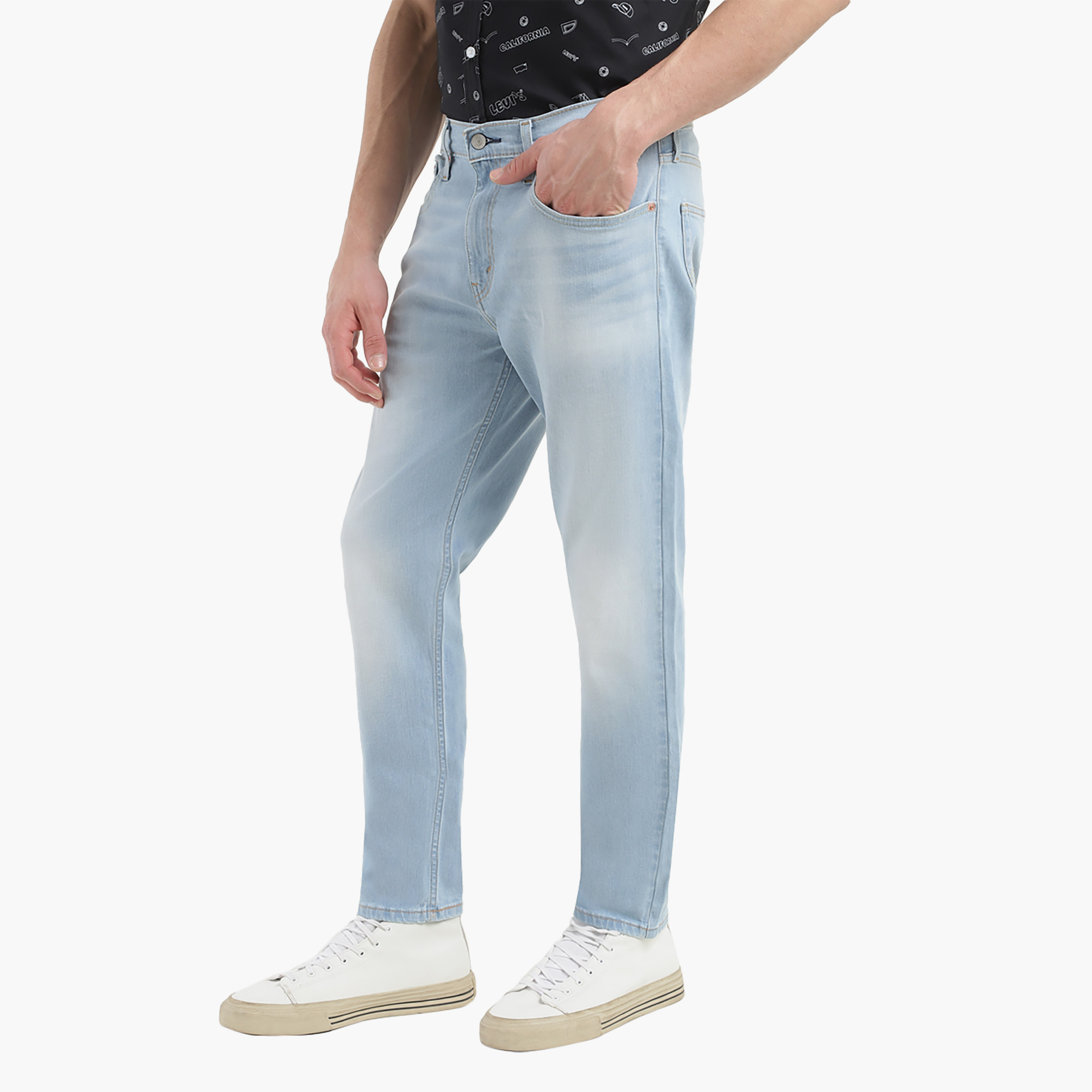 جينز ذو مغسول بلون ازرق مع تيبرد فيت من ليفايز-men-clothing-bottoms-jeans-image-3