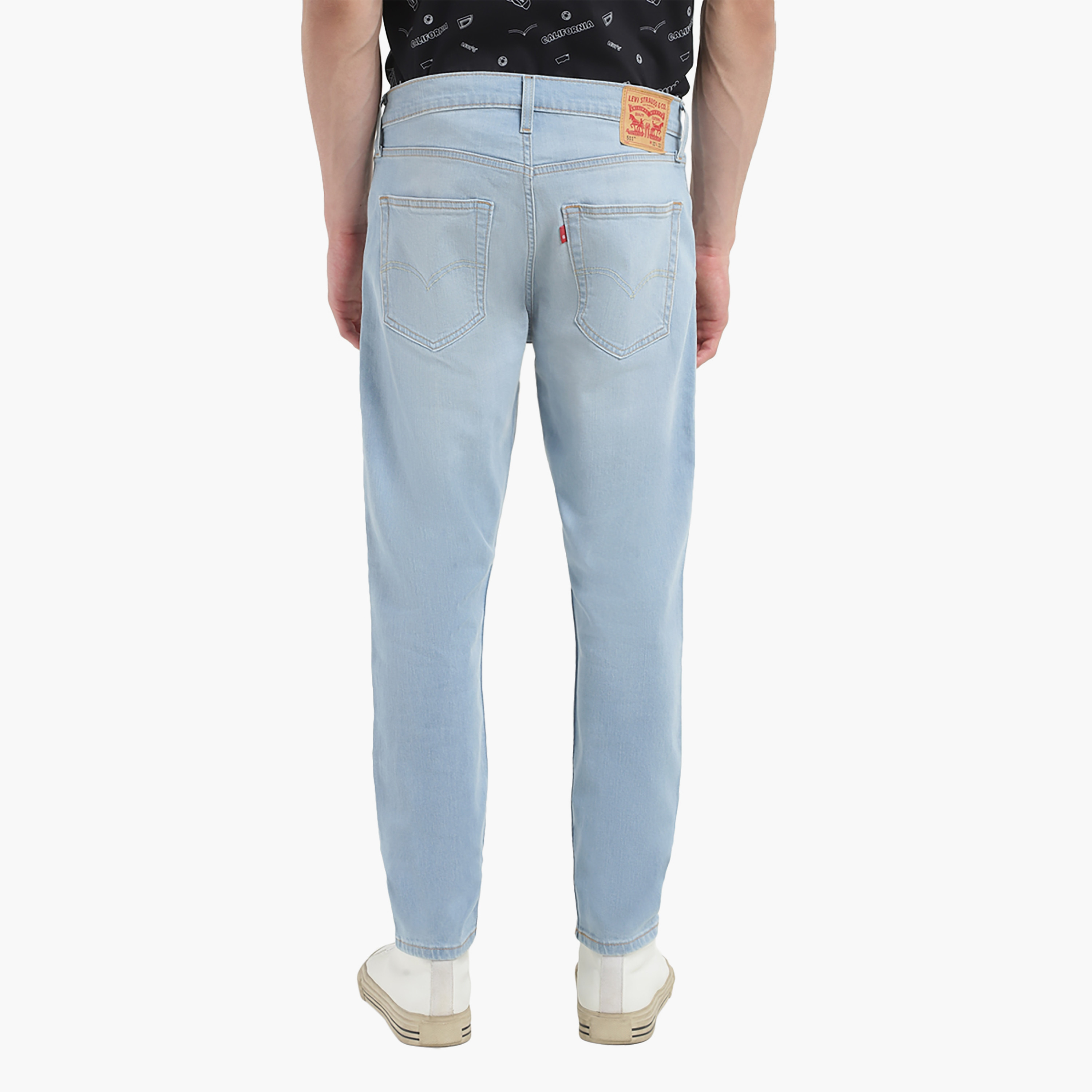 جينز ذو مغسول بلون ازرق مع تيبرد فيت من ليفايز-men-clothing-bottoms-jeans-image-4