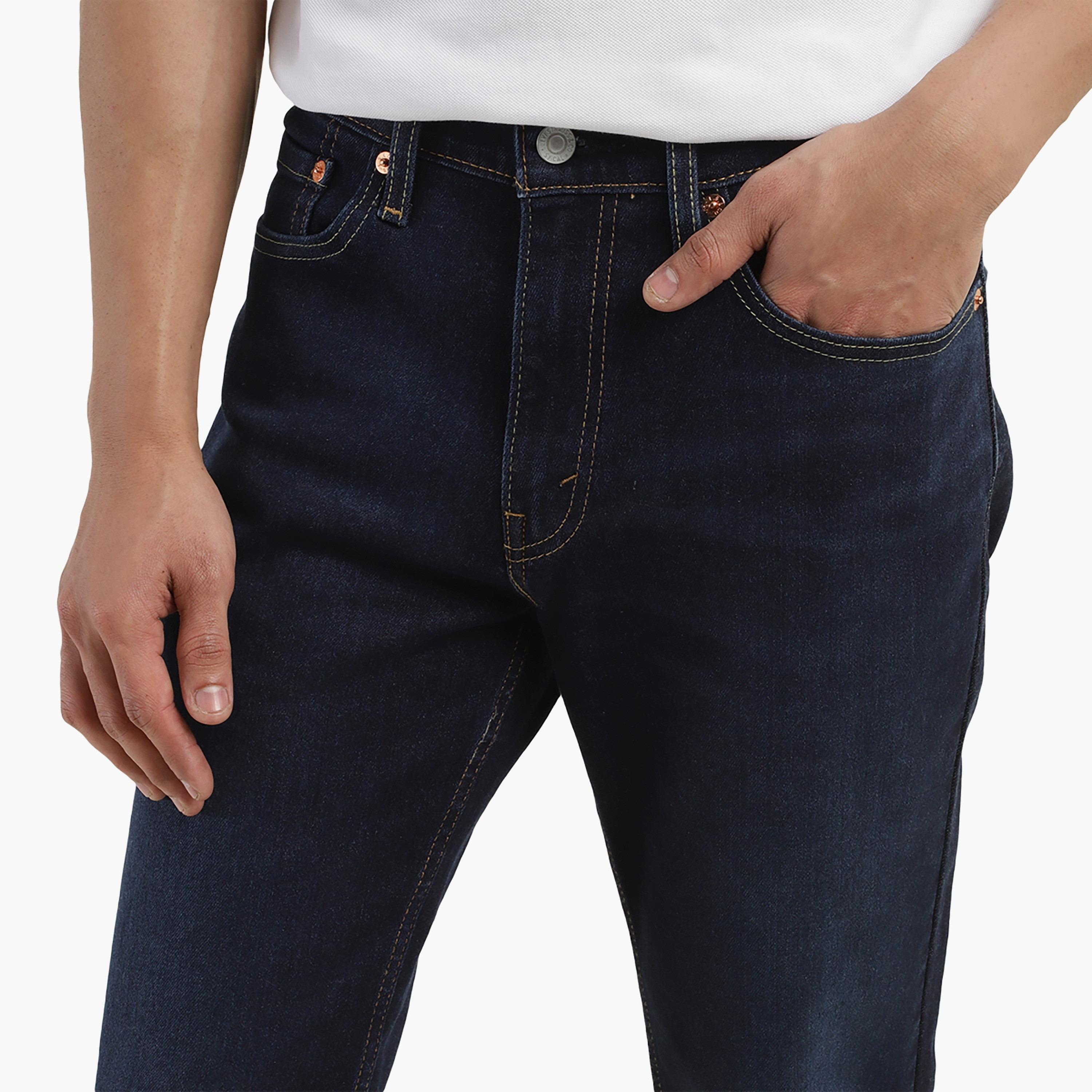 جينز ذو 5 جيوب بلون ازرق مع سليم فيت من ليفايز-men-clothing-bottoms-jeans-image-3