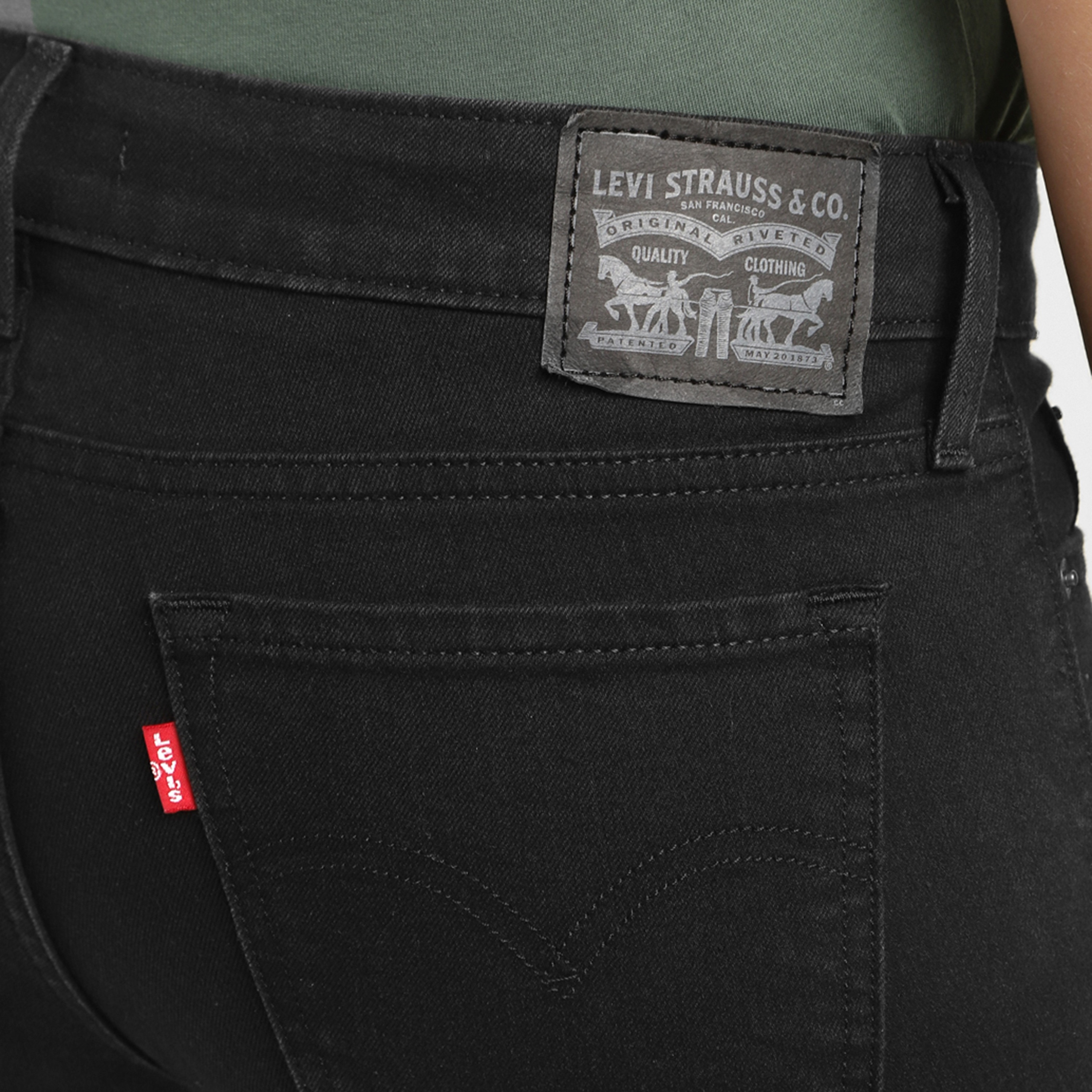 بنطال جينز من ليفايز 711 ذو قصة سكيني وجيب متوسط الارتفاع-women-clothing-bottoms-jeans-image-6