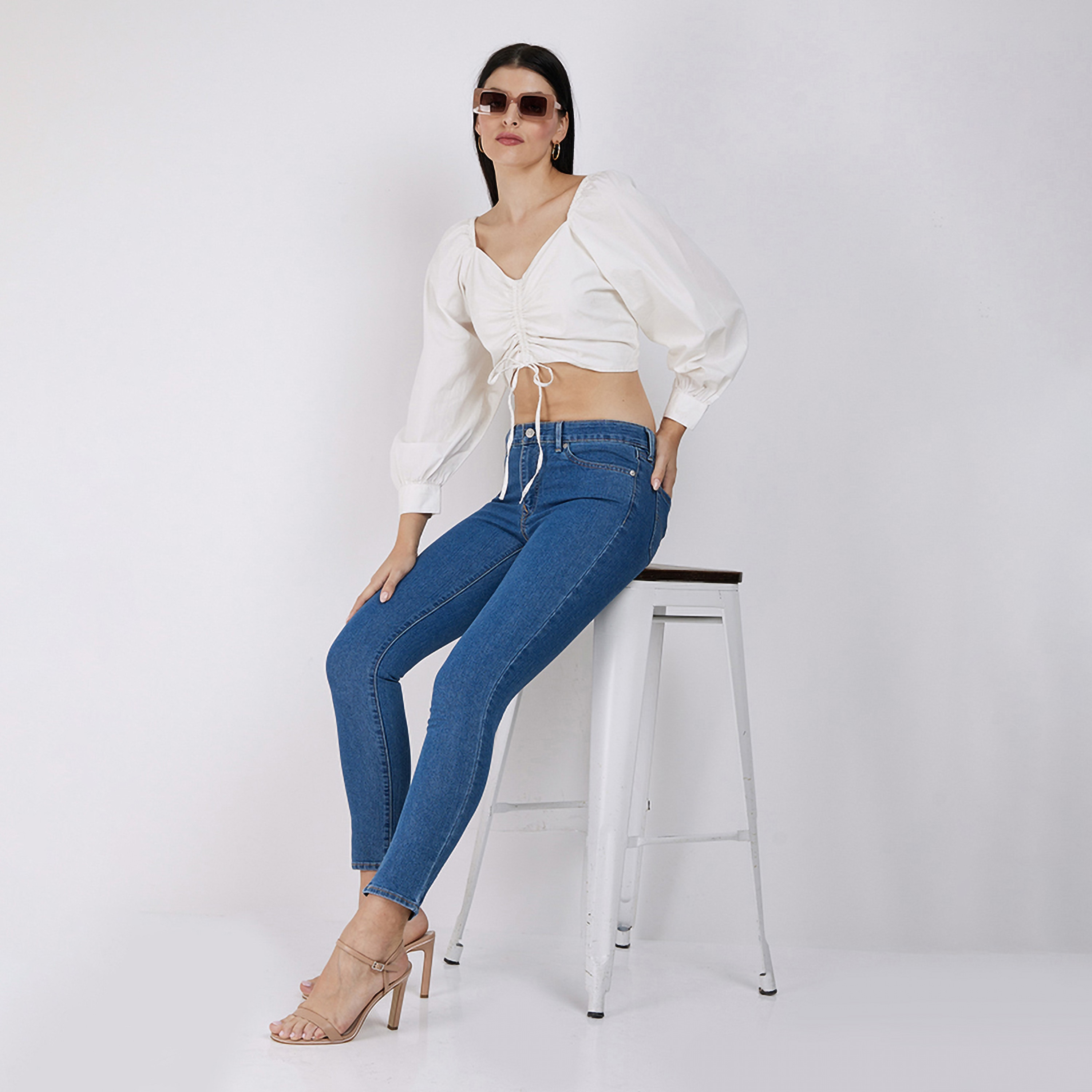 بنطال جينز من ليفايز بلون ازرق ذو اسكيني فت وجيب متوسط الارتفاع-women-clothing-bottoms-jeans-image-4