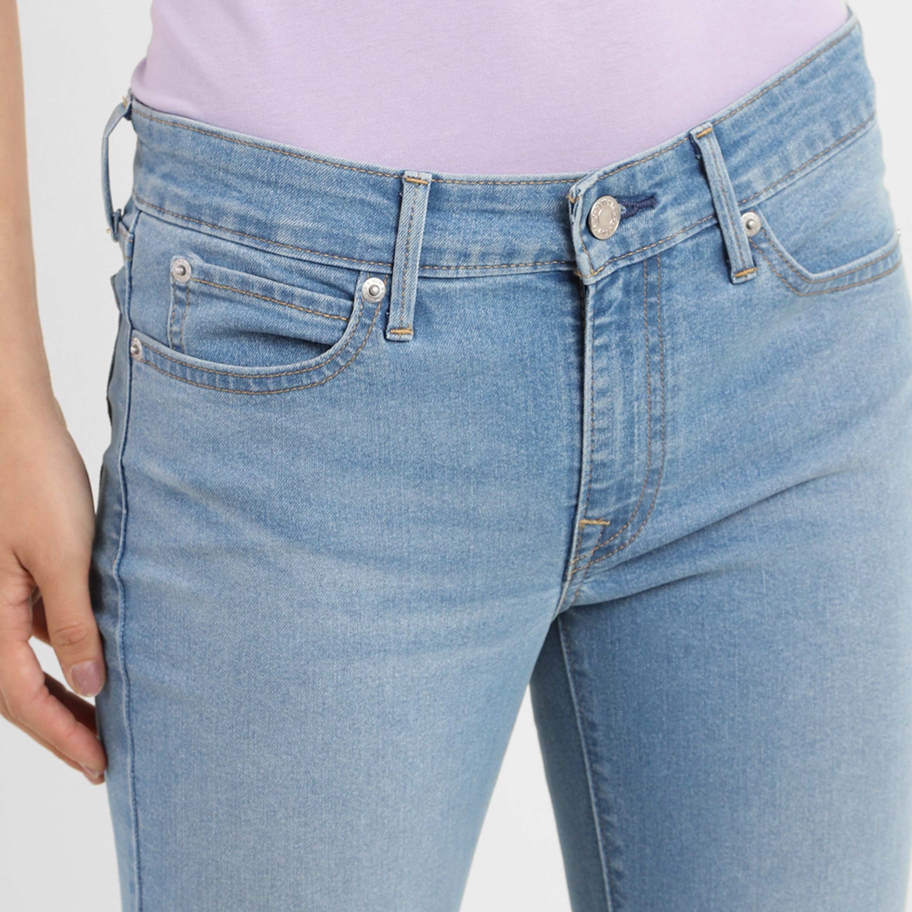 بنطال جينز من ليفايز 711 ذو قصة سكيني وجيب متوسط الارتفاع-women-clothing-bottoms-jeans-image-3