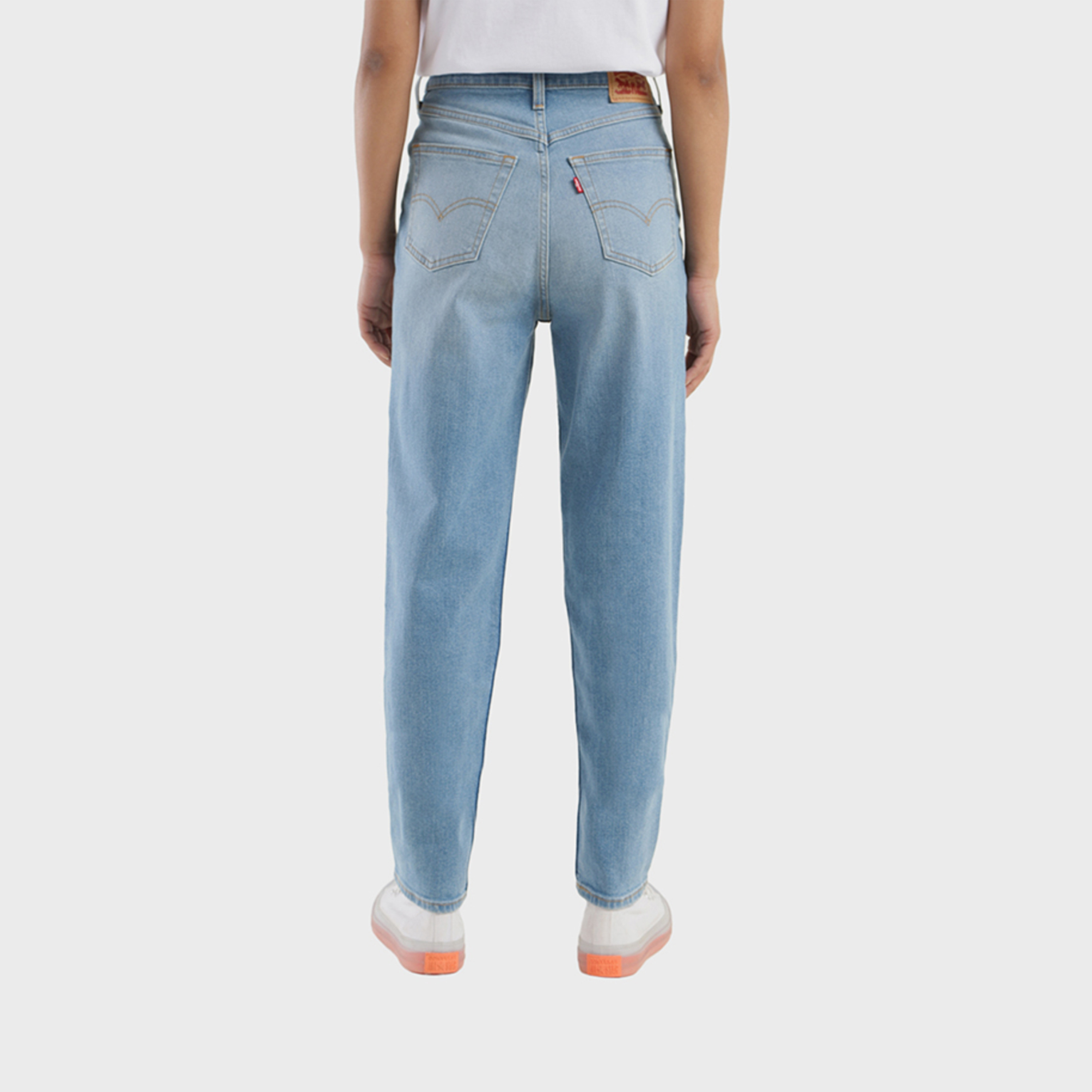 بنطلون جينز نسائي سادة بقصة ضيقة جدا إنديجو بخمسة جيوب من ليفايس-women-clothing-bottoms-jeans-image-2