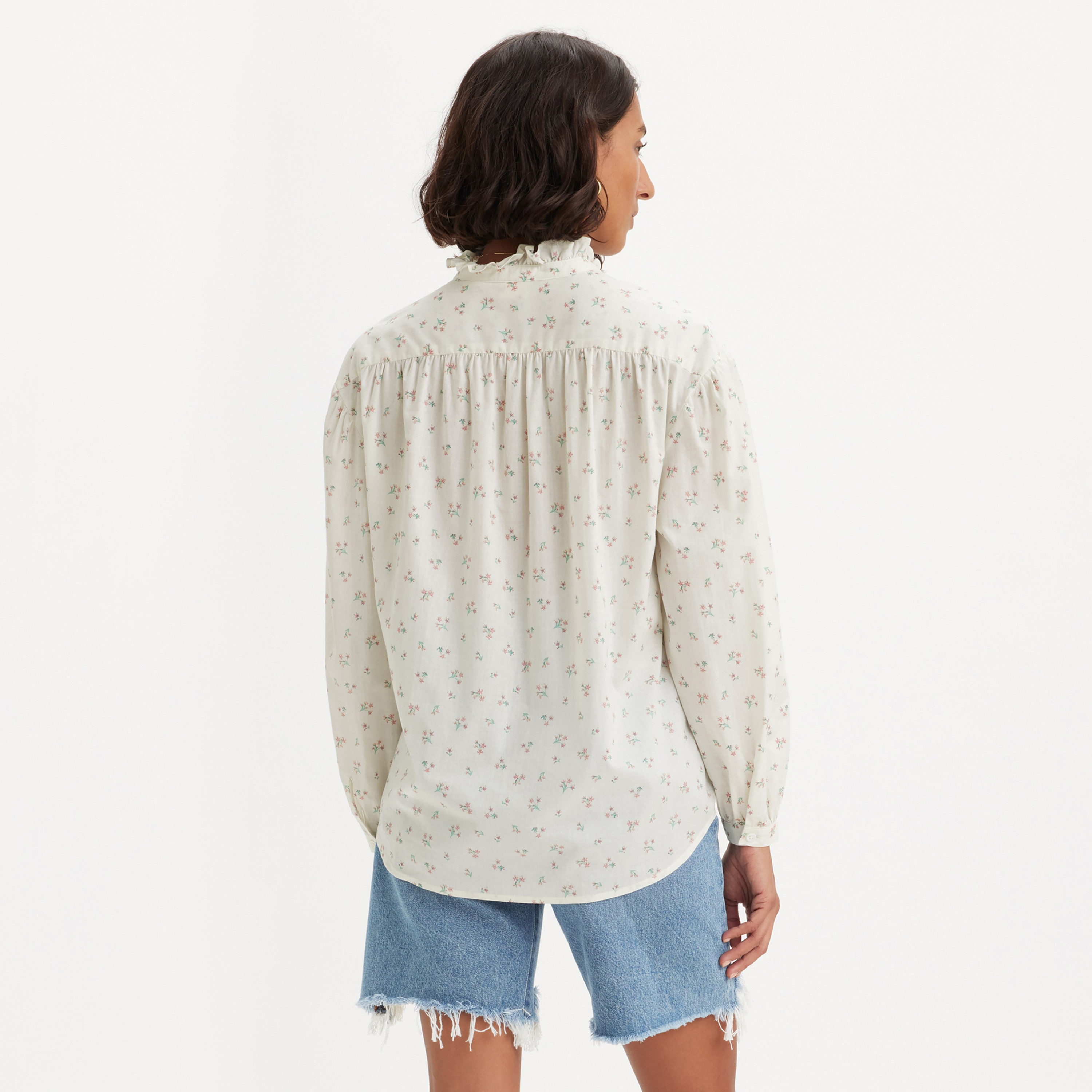 بلوزة برقبة مكشكشة وأكمام طويلة بأزهار من ليفايز-women-clothing-shirtsandblouses-blouses-image-3