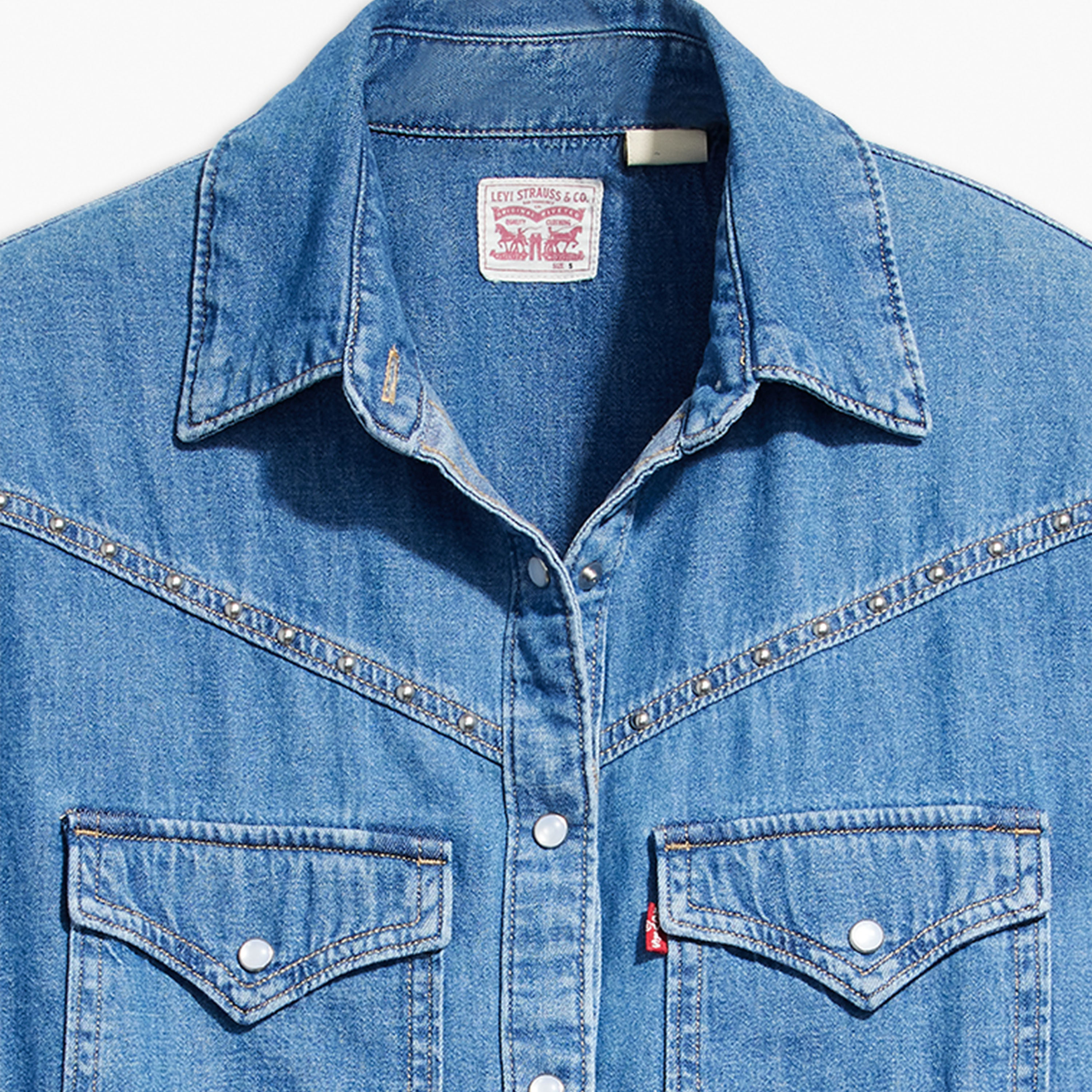 Levi's Women's Buttoned Collared Long Sleeves Denim Shirt-women-clothing-shirtsandblouses-shirts-image-4