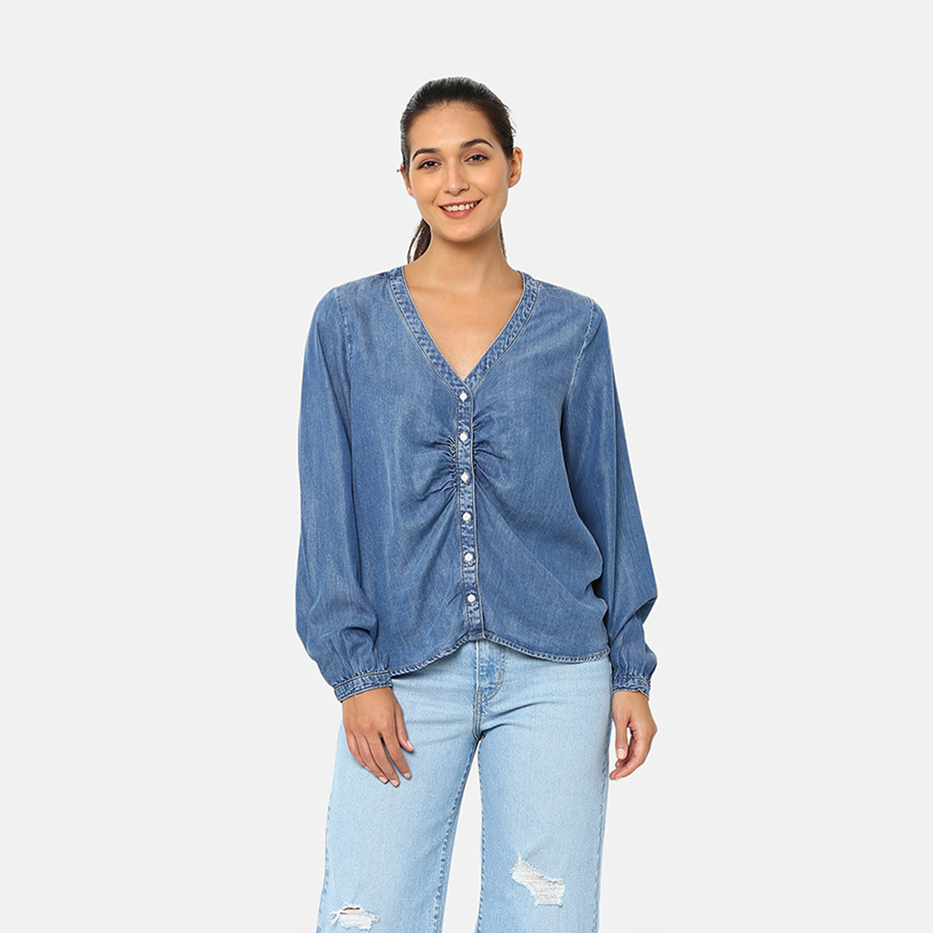 قميص جينز بناء من ليفاي بأكمام طويلة برقبة V بأزرار-women-clothing-shirtsandblouses-blouses-image-1