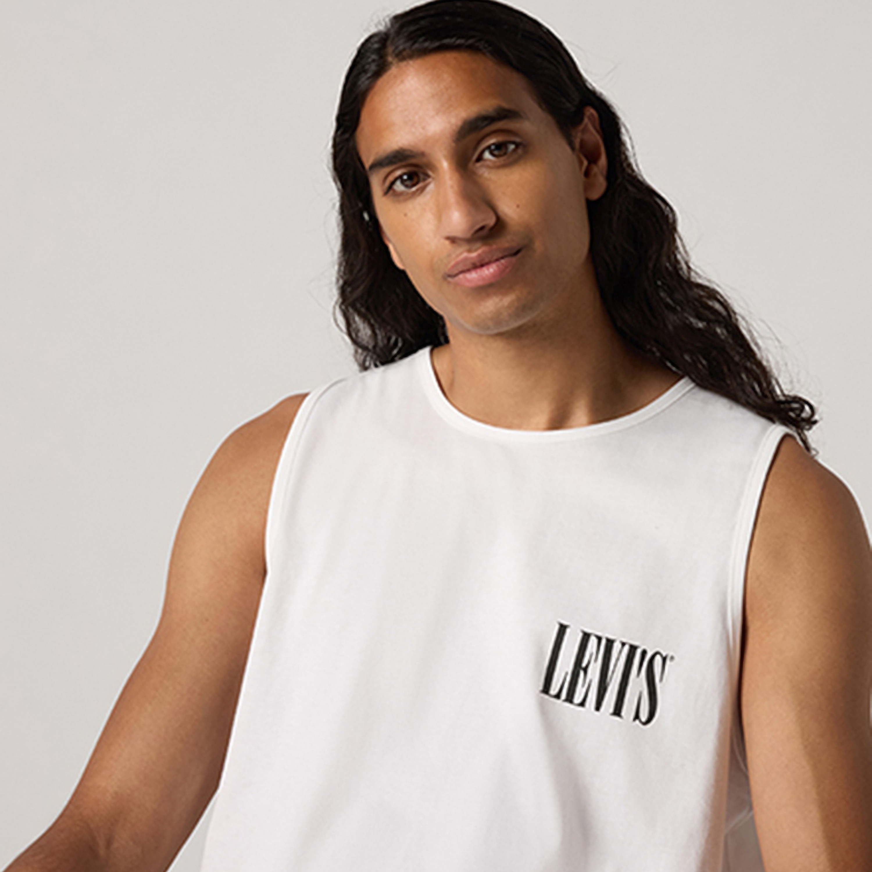 تي شيرت رجالي بدون أكمام بياقة دائرية سادة من ليفايس-men-clothing-tshirtsandpolos-tshirts-image-3