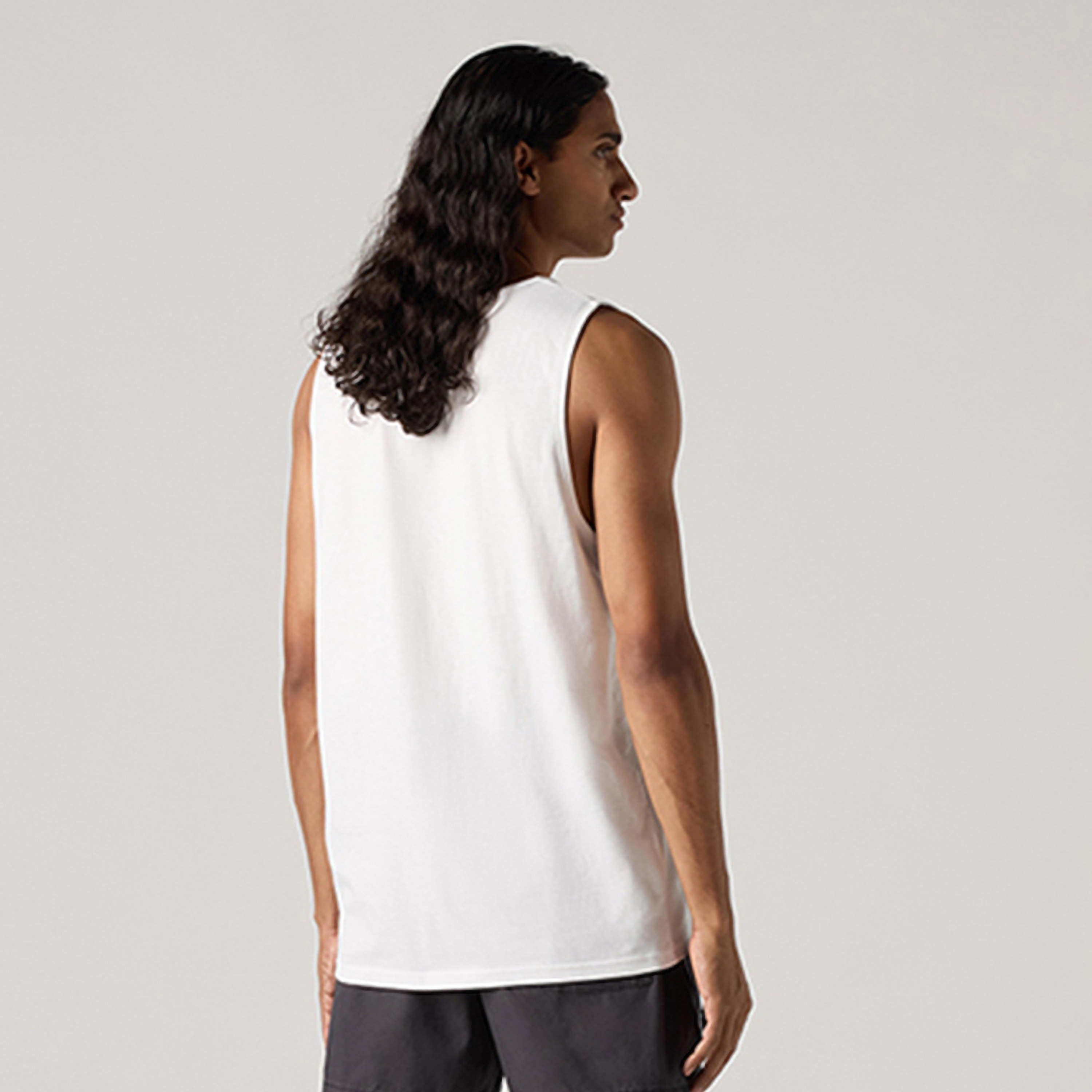 تي شيرت رجالي بدون أكمام بياقة دائرية سادة من ليفايس-men-clothing-tshirtsandpolos-tshirts-image-4