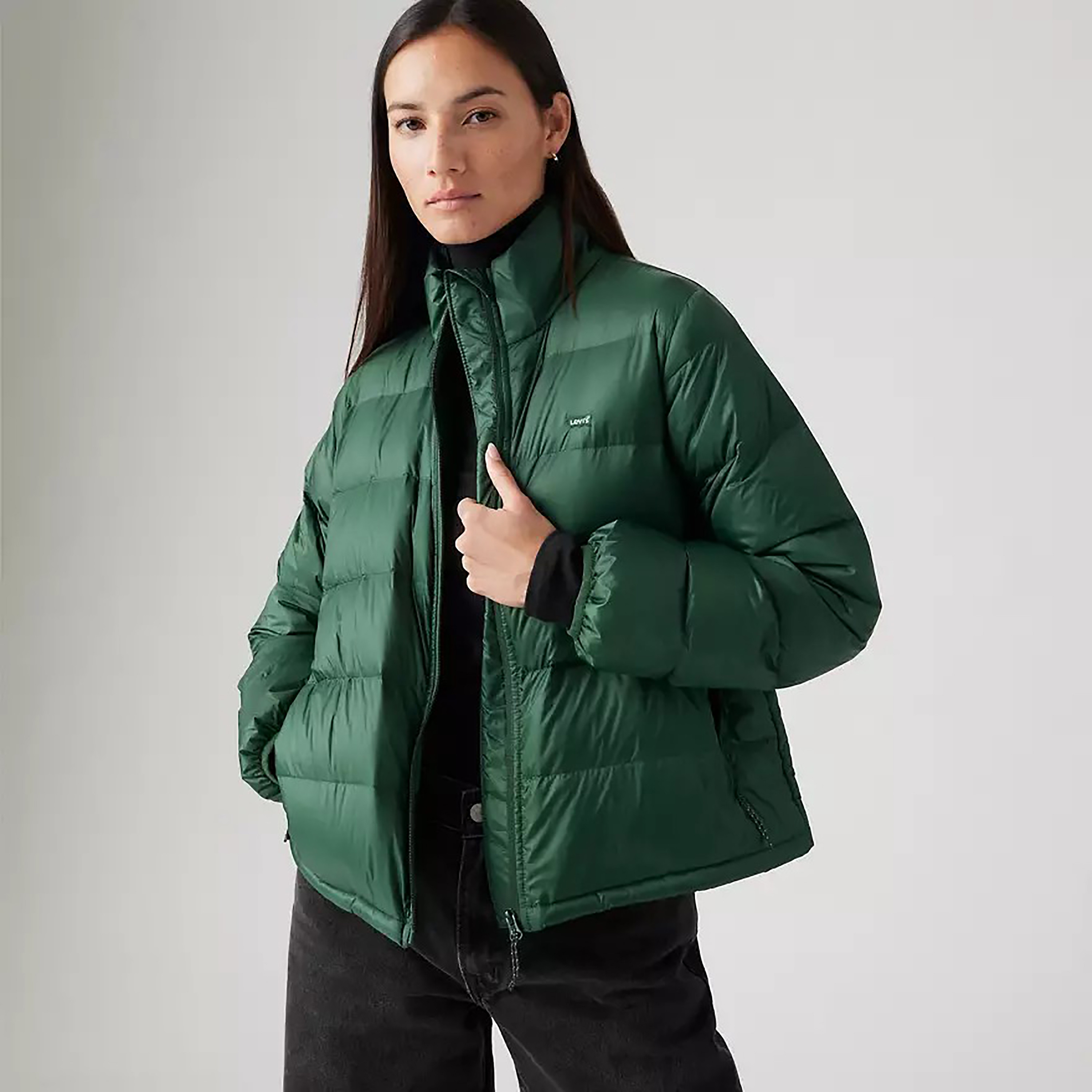 سترة منتفخة نسائية ذات رقبة عالية وأكمام طويلة من Levi-women-winterwear-coatsandjackets-jackets-image-1