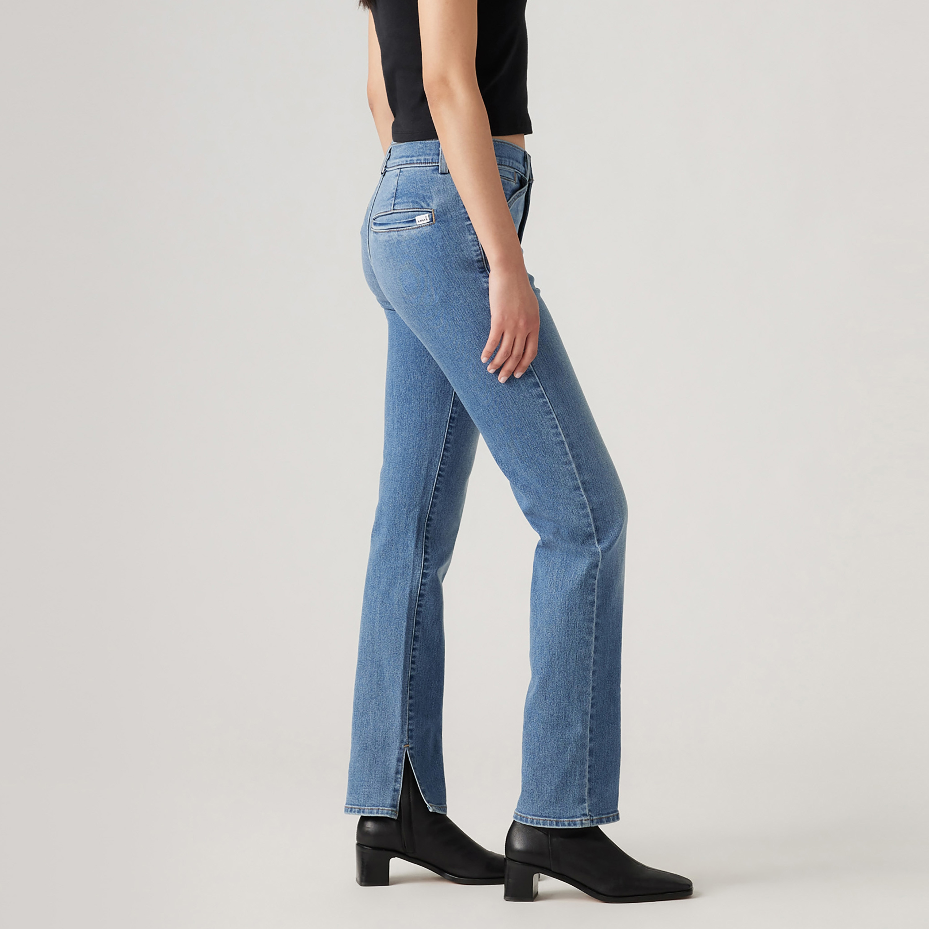 بنطلون جينز نسائي 314 بقصّة مستقيمة و4 جيوب بلون انديجو من ليفايس-women-clothing-bottoms-jeans-image-5
