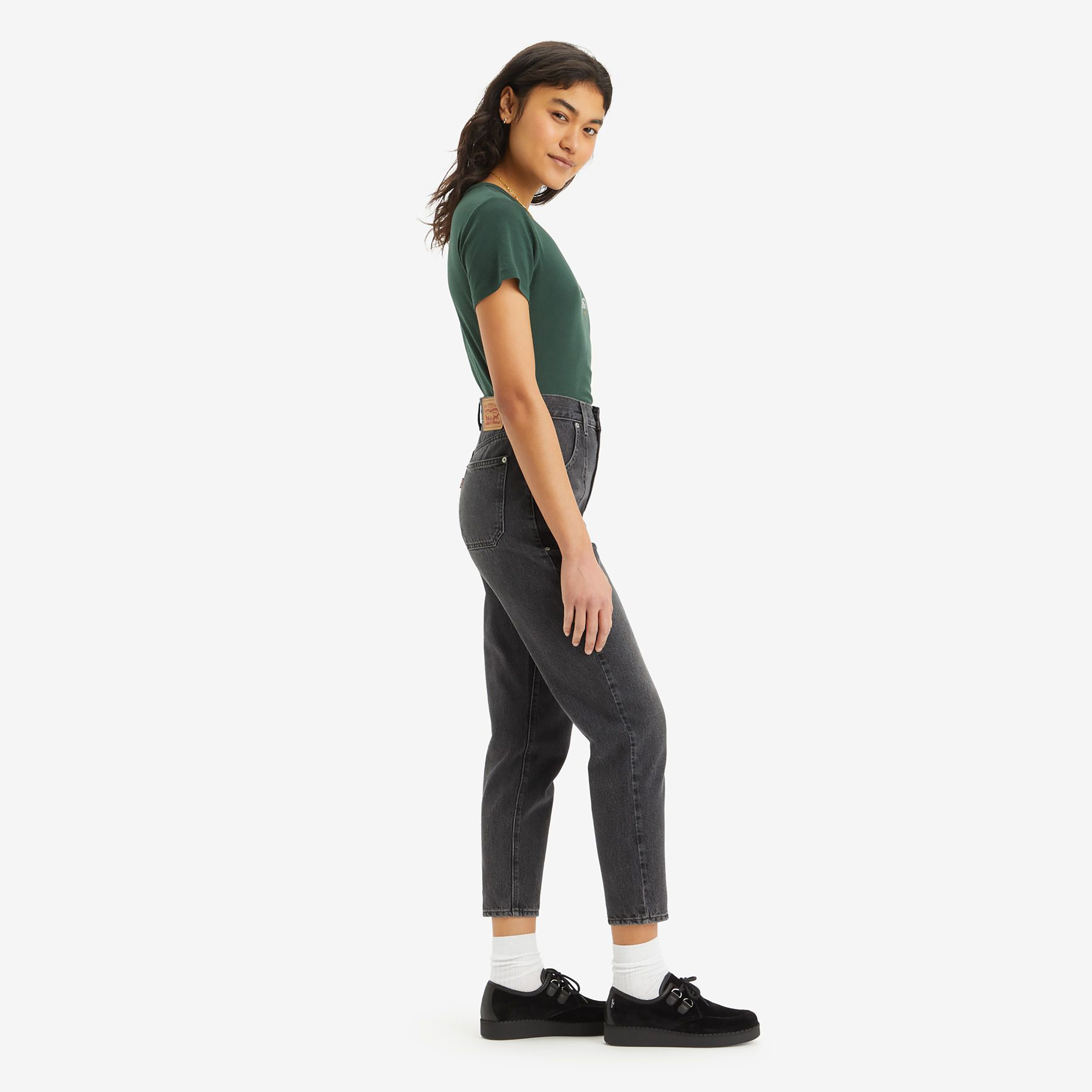 بنطال جينز Levi's Mom Fit باللون الأسود بخمسة جيوب للنساء، درزة داخلية 31-women-clothing-bottoms-jeans-image-3