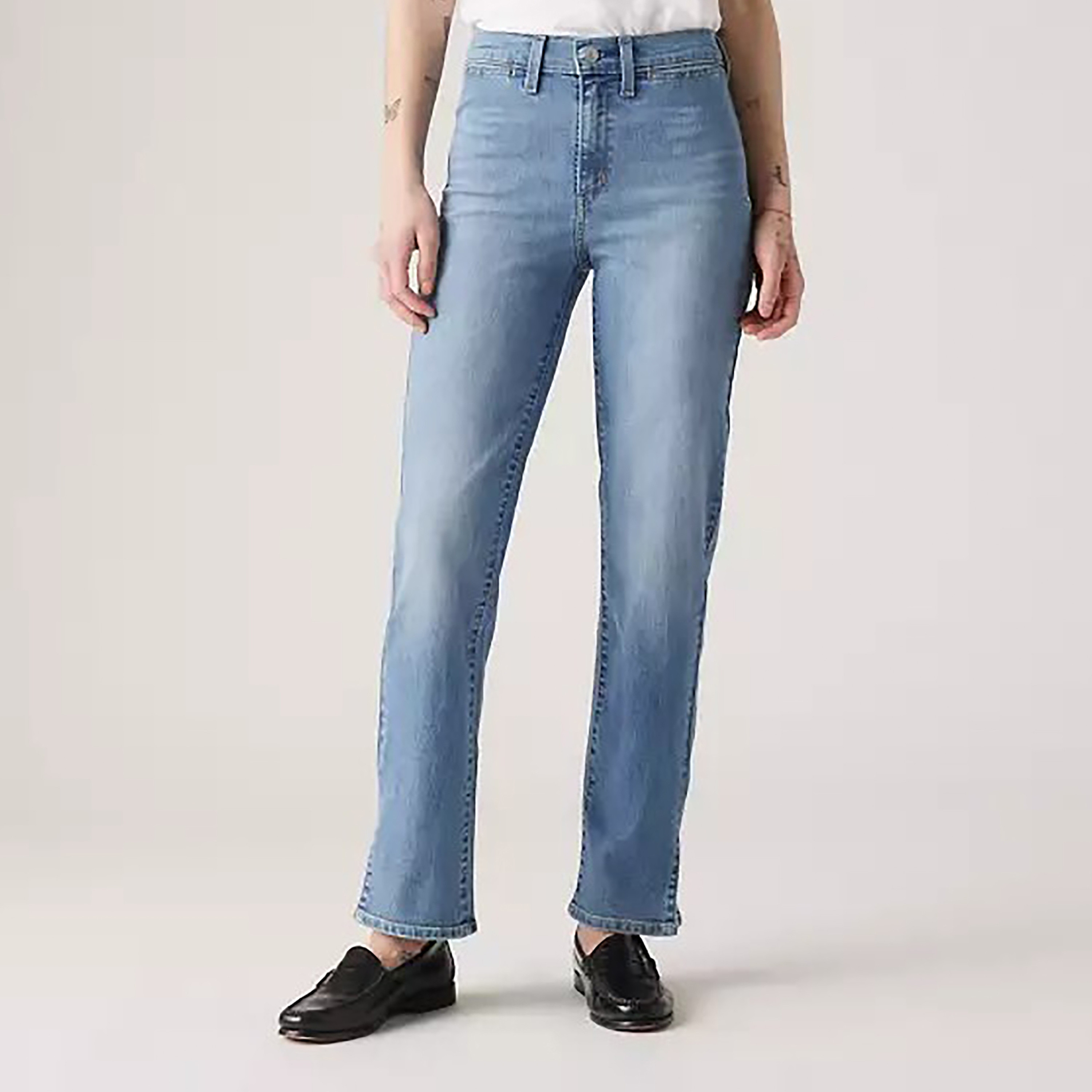بنطلون جينز نسائي بقصة مستقيمة وخمسة جيوب باللون الأزرق من ليفايس-women-clothing-bottoms-jeans-image-1
