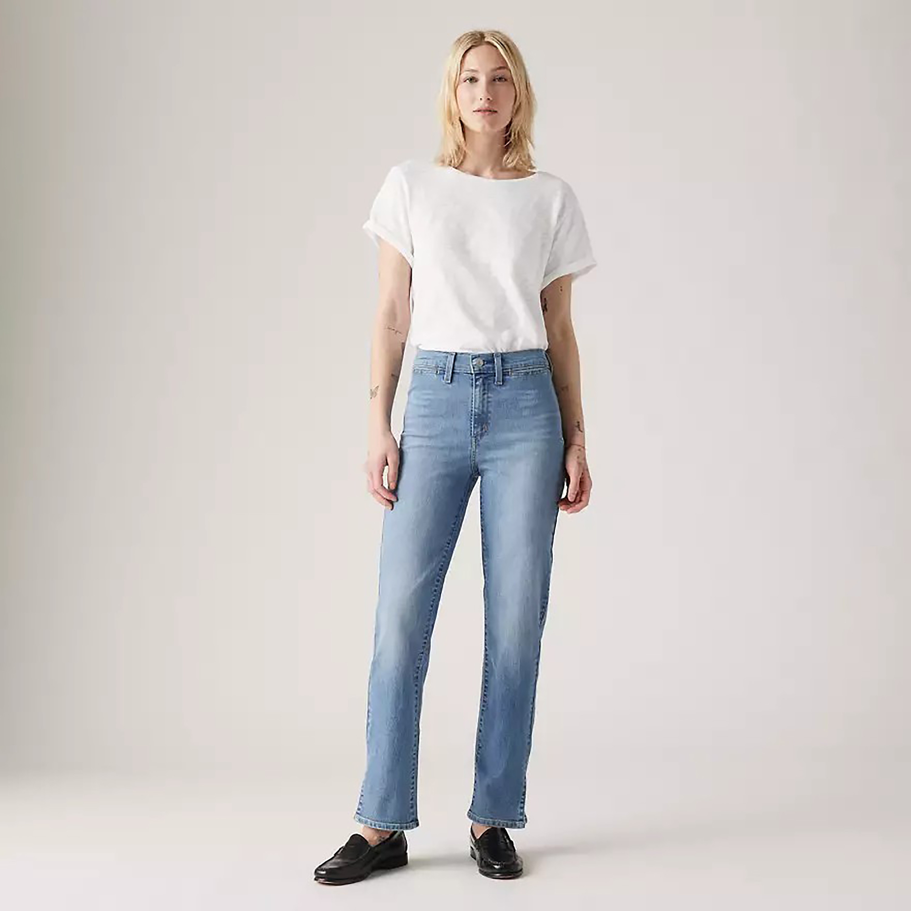 بنطلون جينز نسائي بقصة مستقيمة وخمسة جيوب باللون الأزرق من ليفايس-women-clothing-bottoms-jeans-image-2