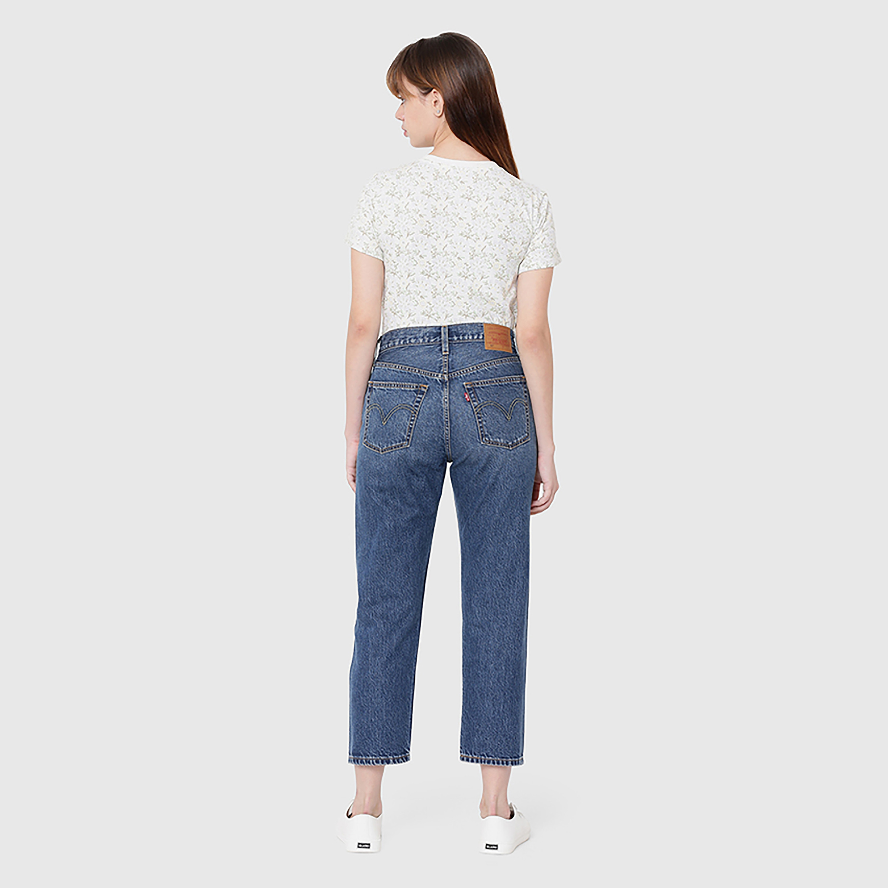 بنطلون جينز نسائي من Levi's 501 بمقاس عادي أزرق 5 جيوب درزة داخلية 30-women-clothing-bottoms-jeans-image-4