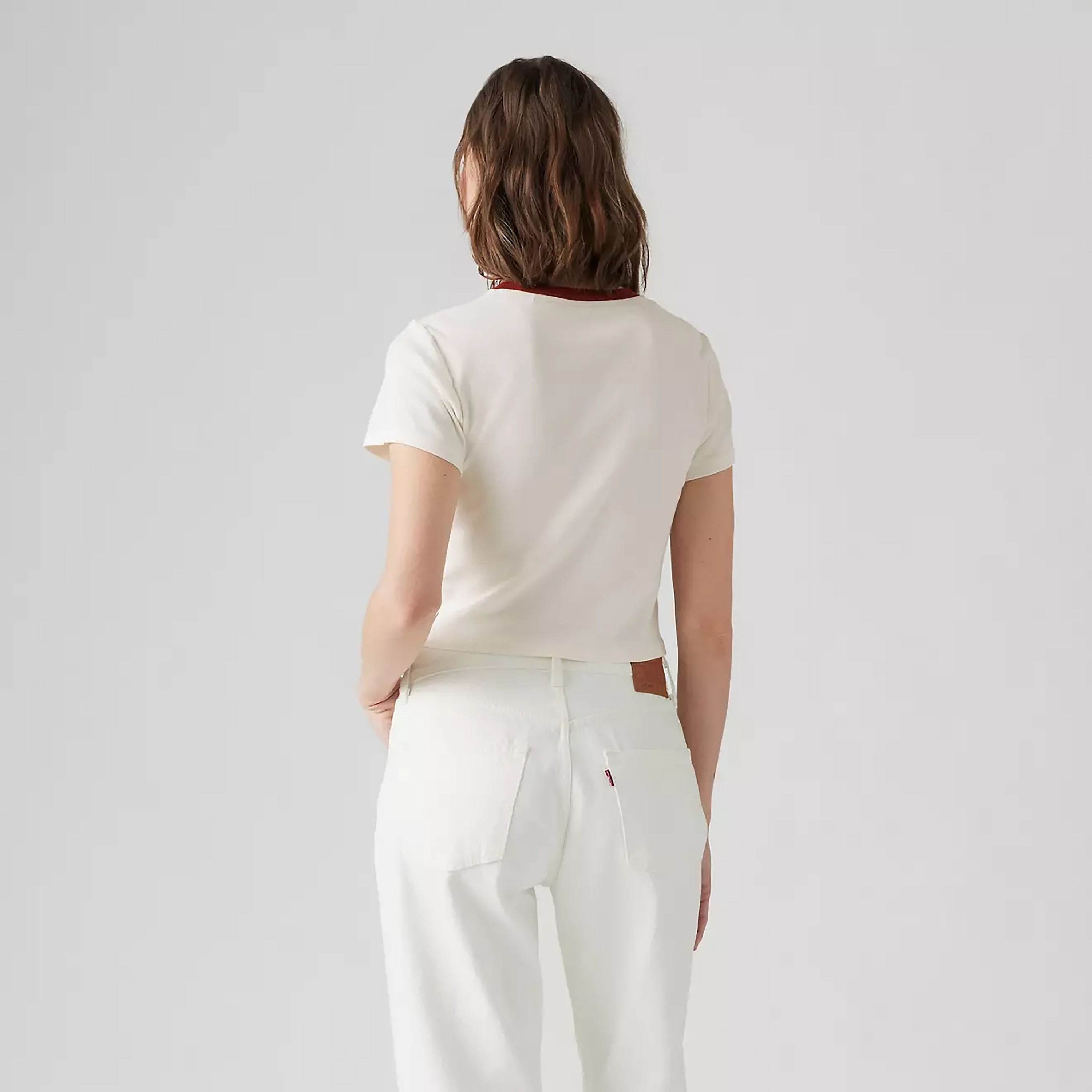 تي شيرت نسائي مطبوع برقبة دائرية وأكمام قصيرة من ليفايس-women-clothing-tshirts-image-2