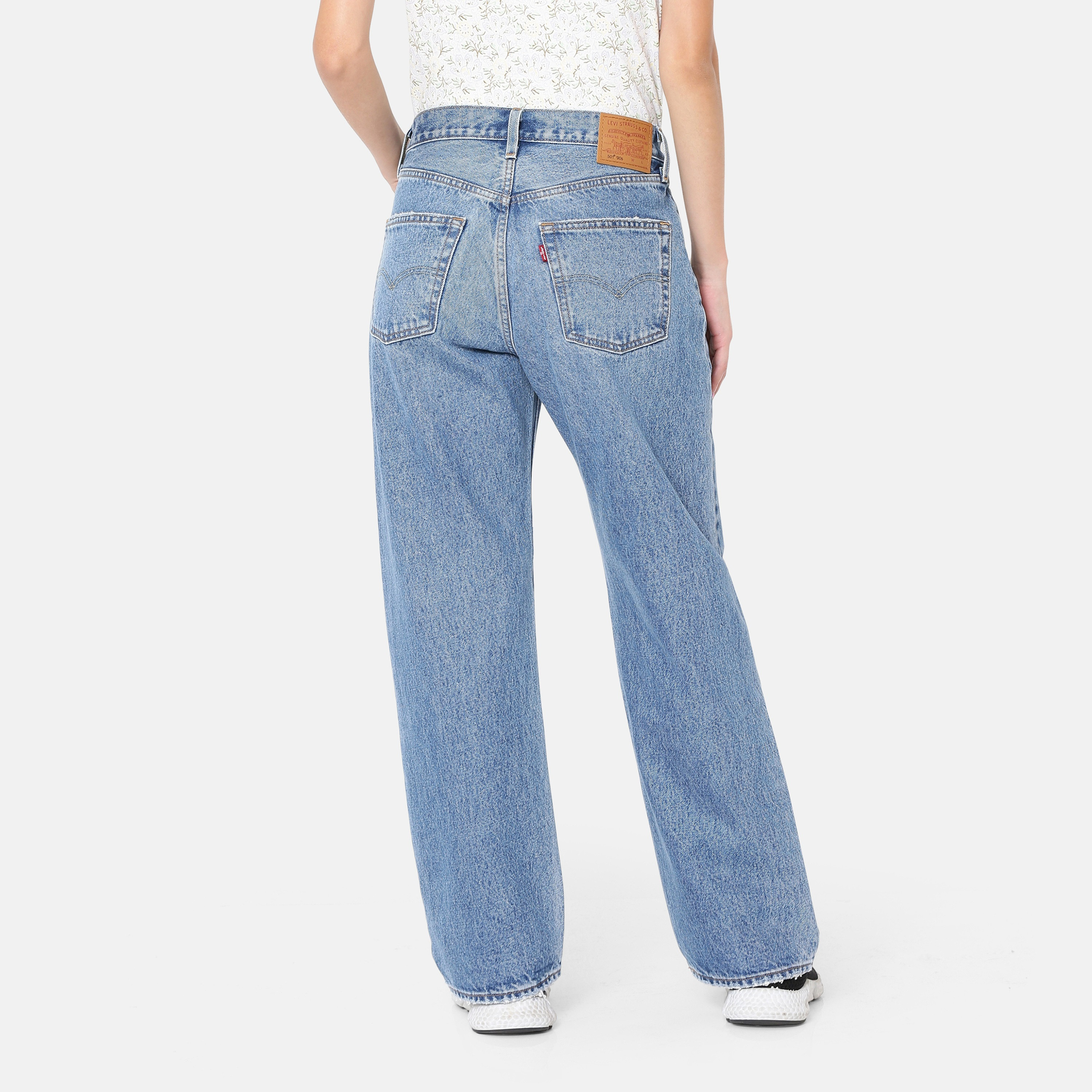 جينز نسائي من Levi's 501 90S بقصة عادية نيلي و5 جيوب للكاحل-women-clothing-bottoms-jeans-image-4