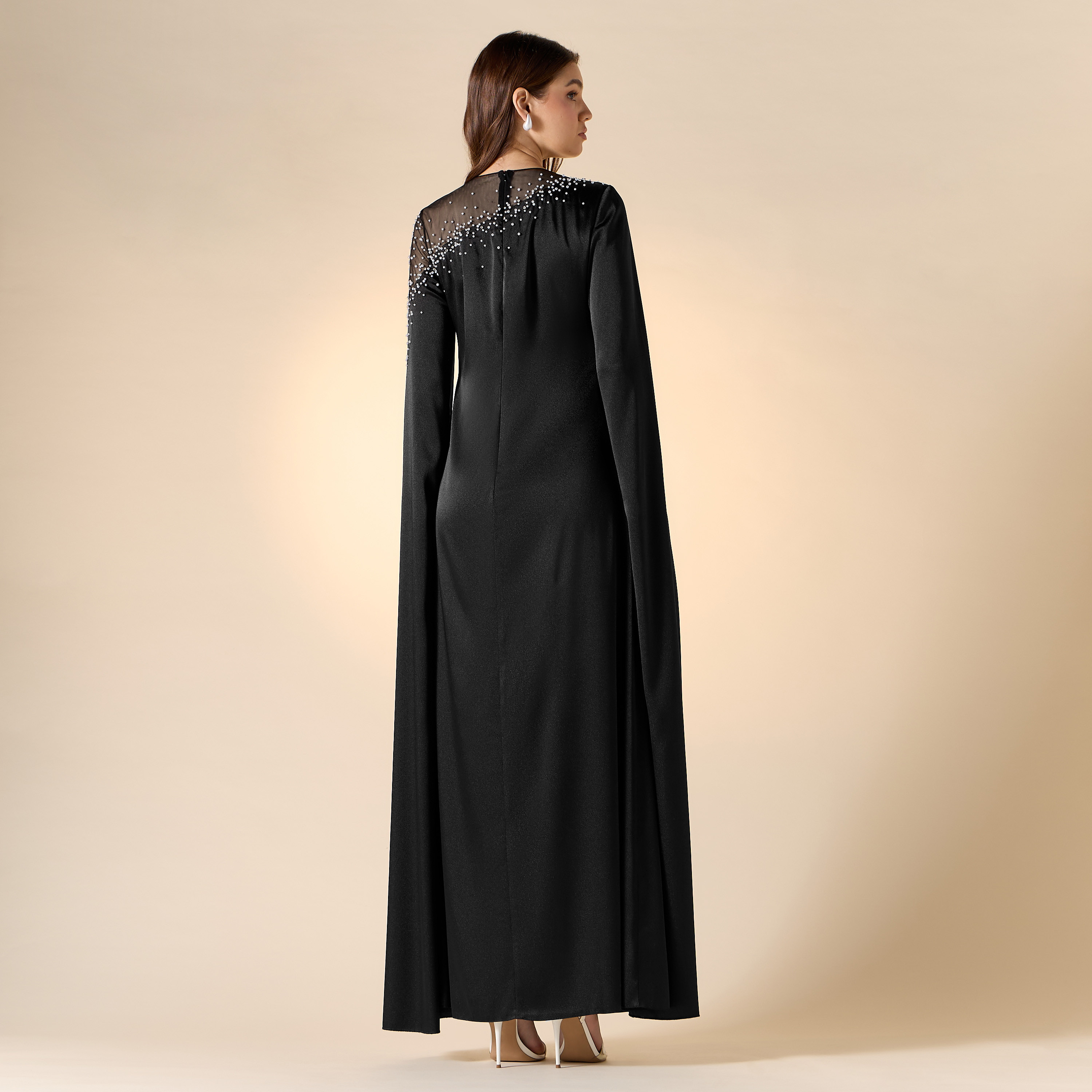 فستان ماكسي مزين باللؤلؤ بياقة مستديرة وأكمام طويلة بفتحة من آرا-women-clothing-dresses-image-3