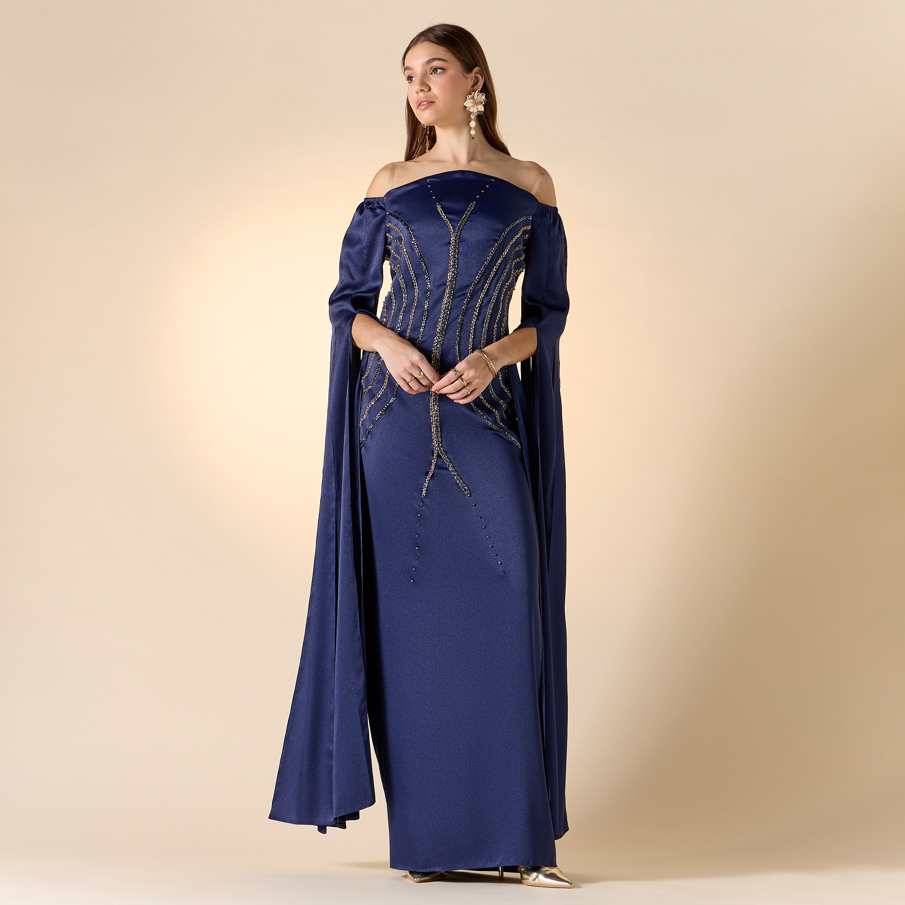 فستان طويل مزين بالخرز بأكتاف مكشوفة وأكمام طويلة بفتحة من آرا-women-clothing-dresses-image-1