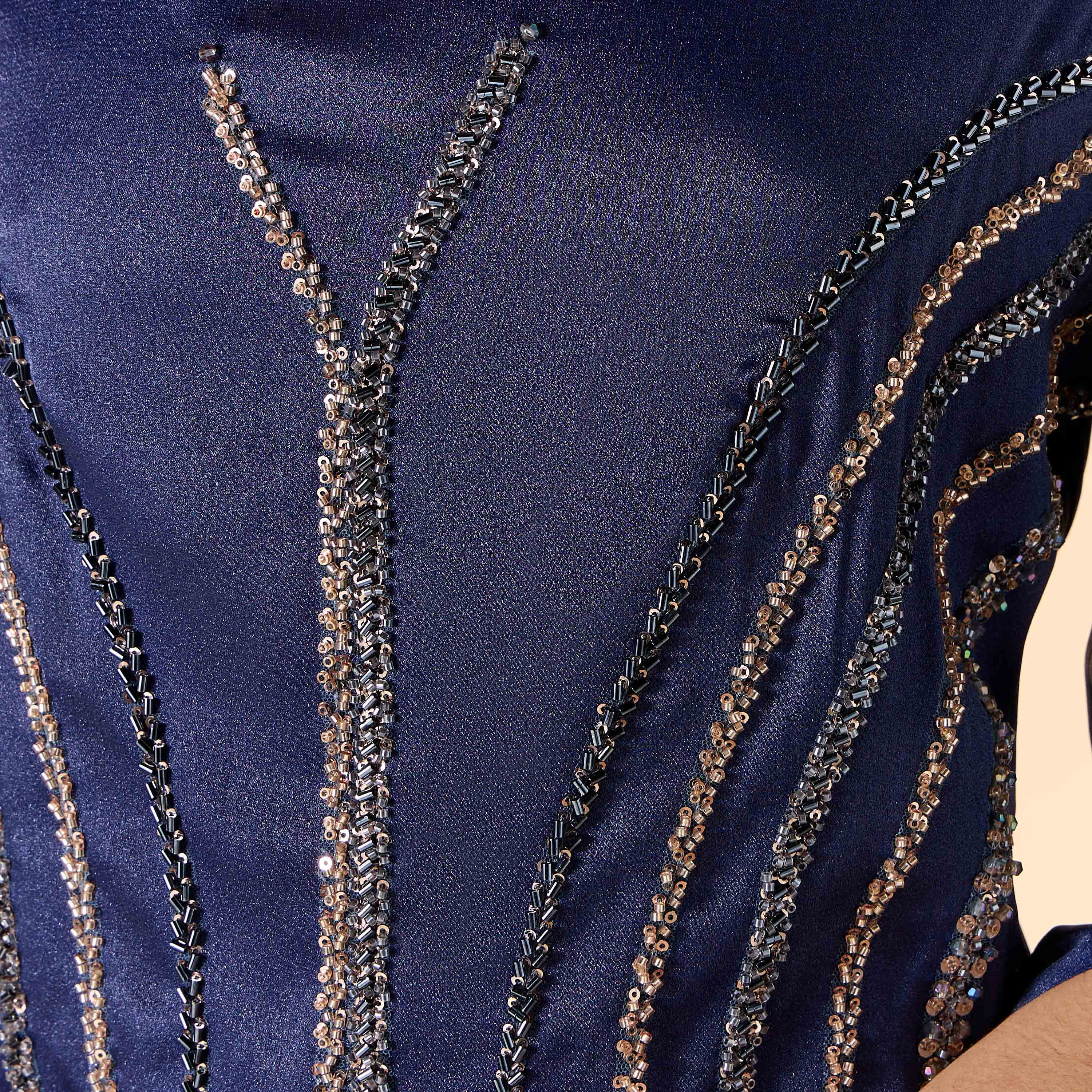 فستان طويل مزين بالخرز بأكتاف مكشوفة وأكمام طويلة بفتحة من آرا-women-clothing-dresses-image-5