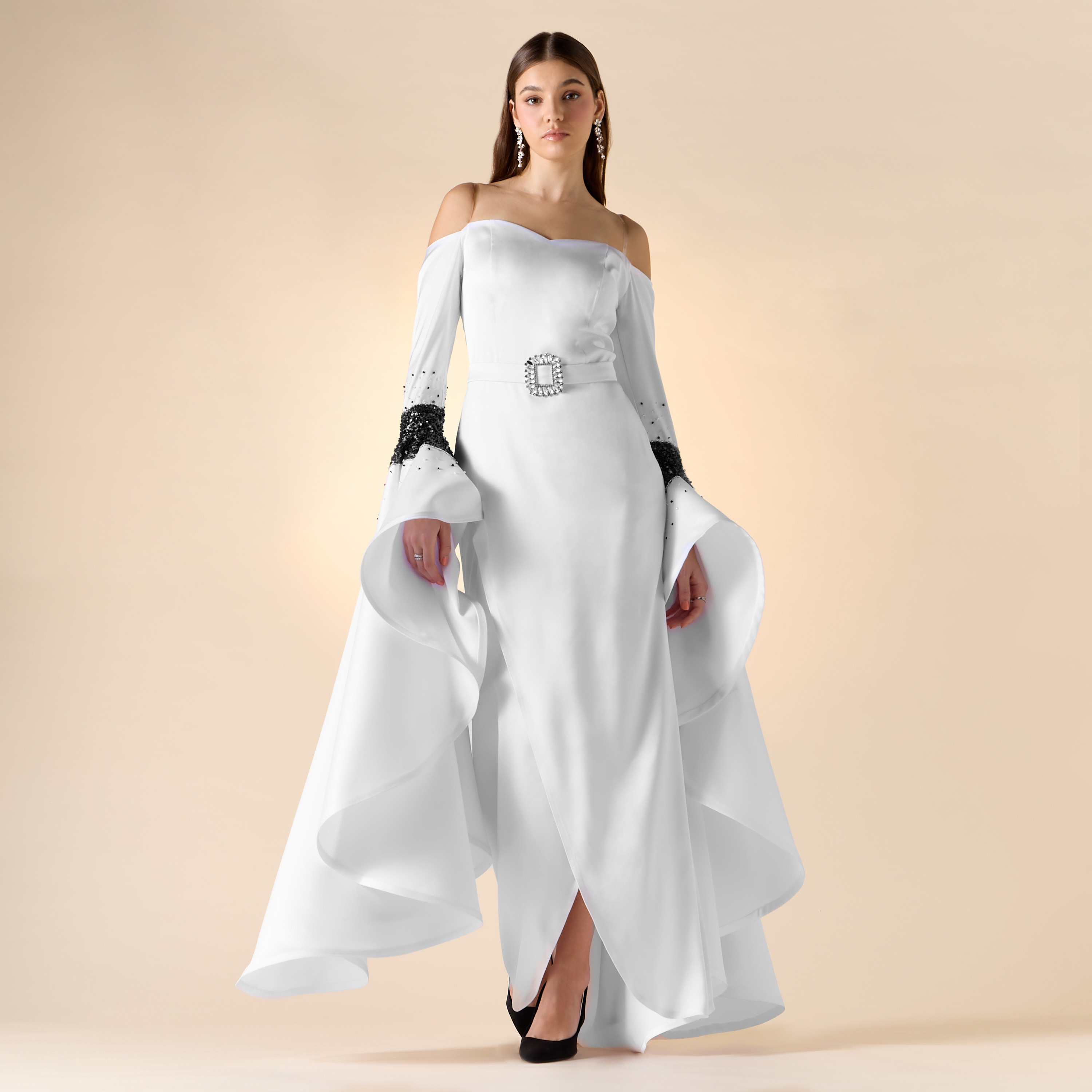 فستان بأكتاف مكشوف وأكمام واسعة وتزيينات من آرار-women-clothing-dresses-image-2
