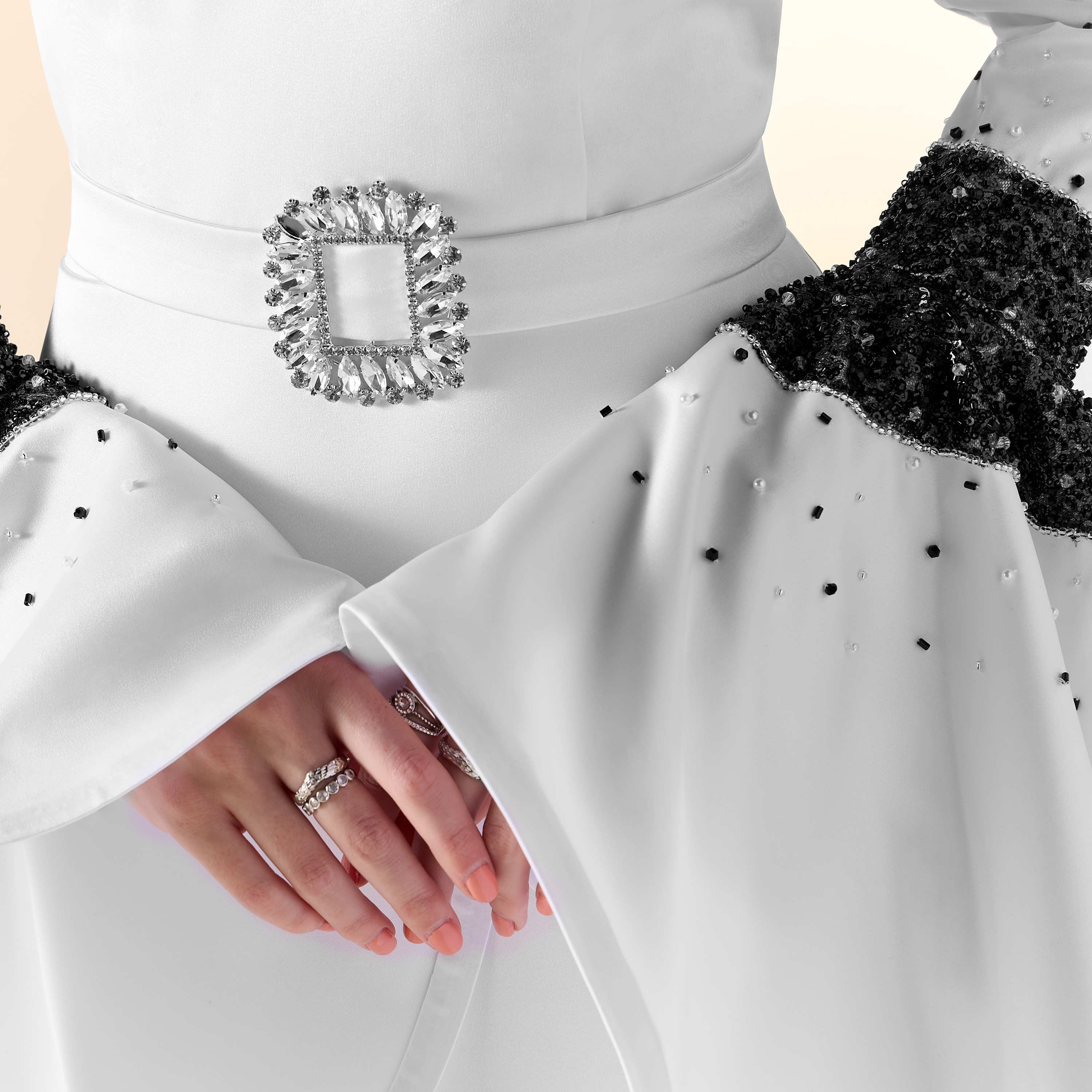 فستان بأكتاف مكشوف وأكمام واسعة وتزيينات من آرار-women-clothing-dresses-image-5