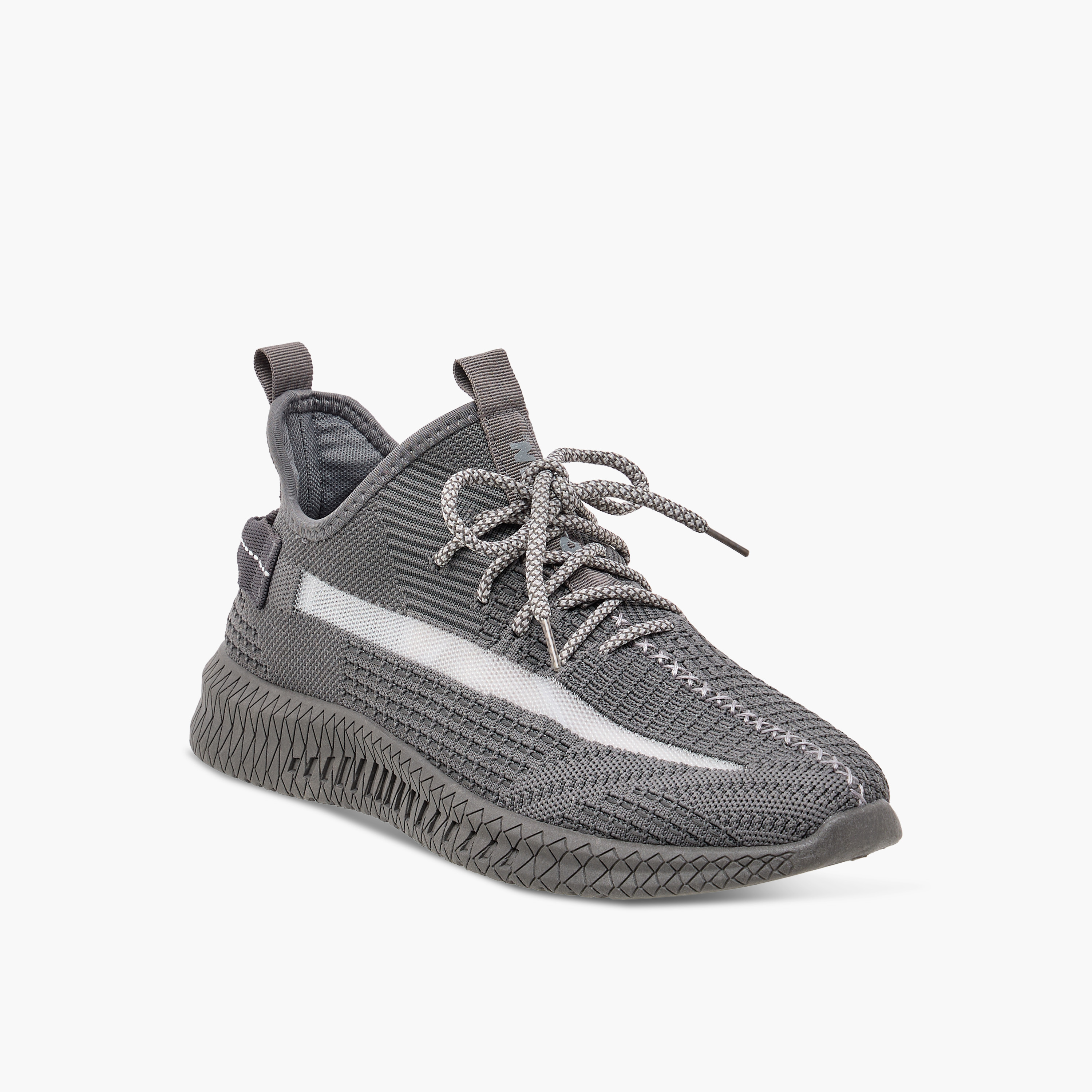 حذاء رياضي بتفاصيل شبكية ورباط إغلاق من أوكلان من شو إكسبرس-sports-men-shoes-image-2