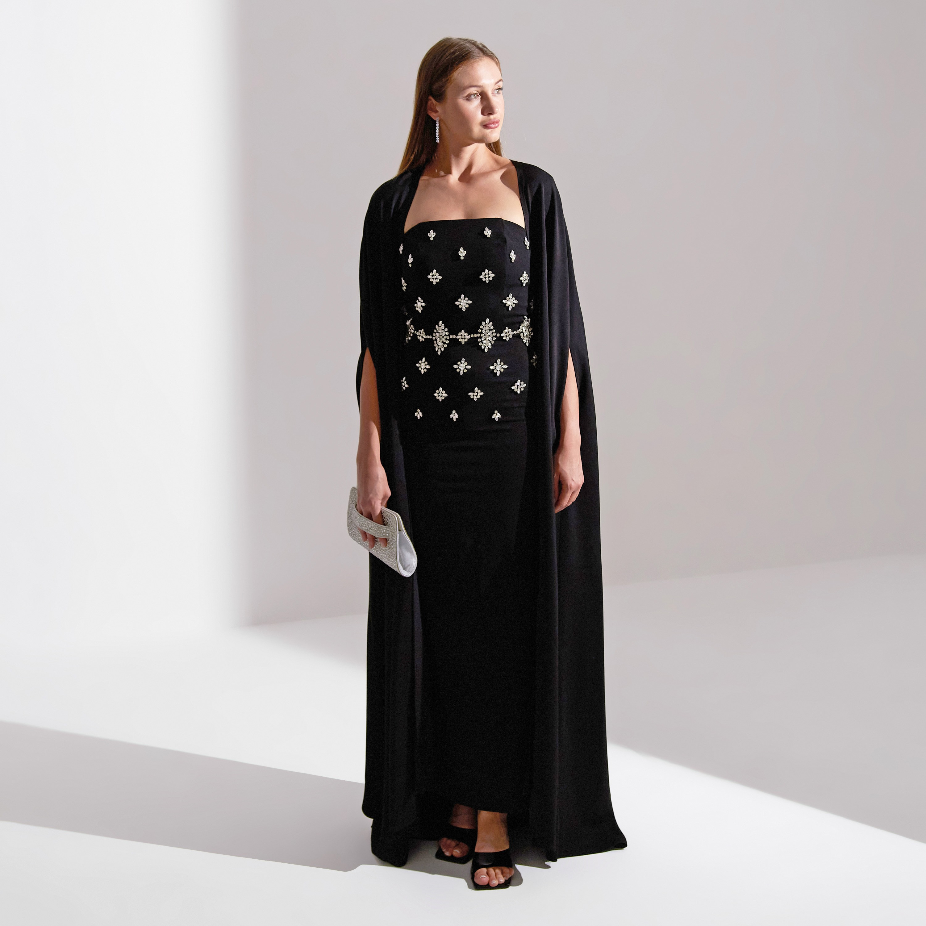 فستان سهرة ماكسي نسائي من أكاديا مكون من قطعتين مع عباءة من الكريب الكريستالي-women-clothing-dresses-image-1