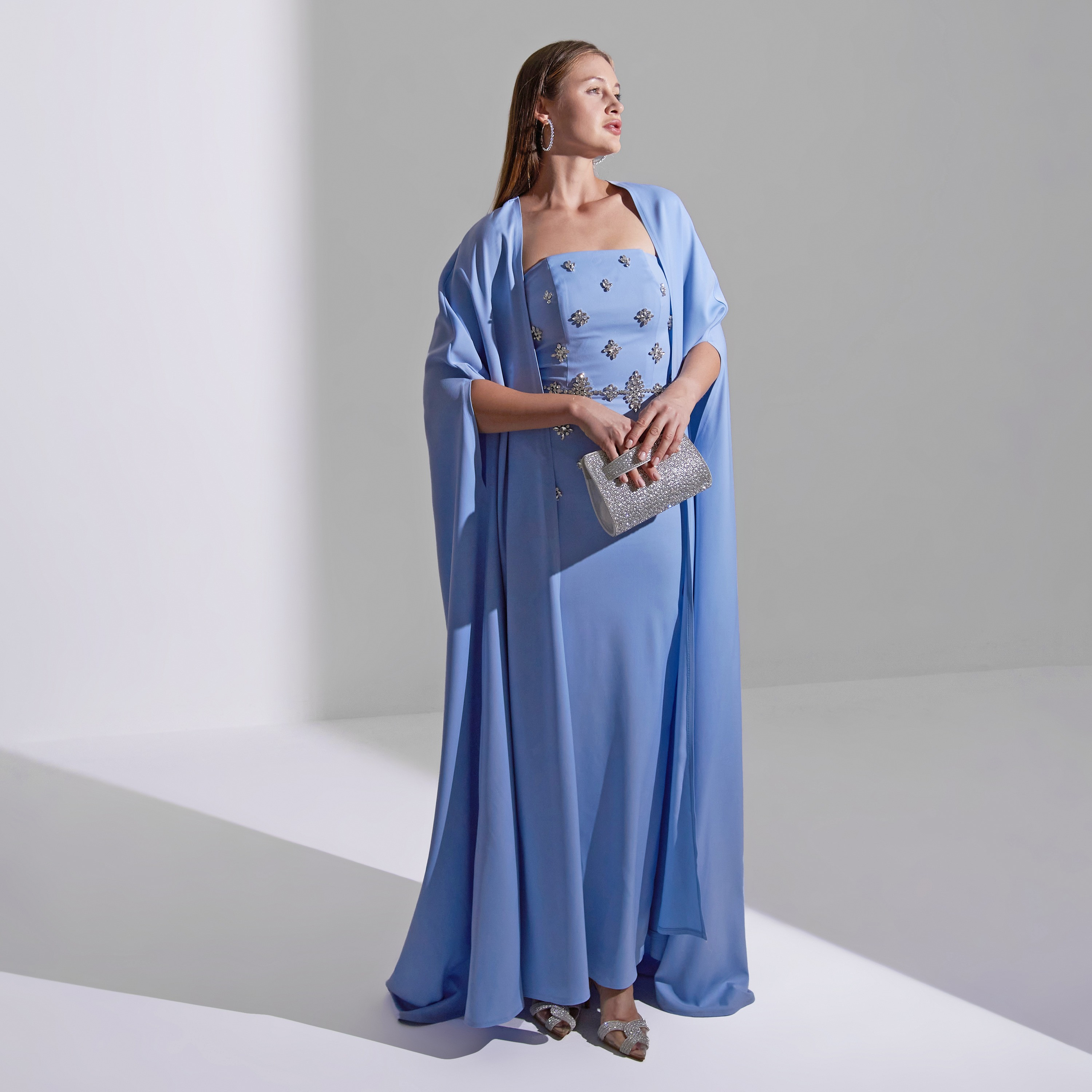 فستان سهرة ماكسي نسائي من أكاديا مكون من قطعتين مع عباءة من الكريب الكريستالي-women-clothing-dresses-image-12