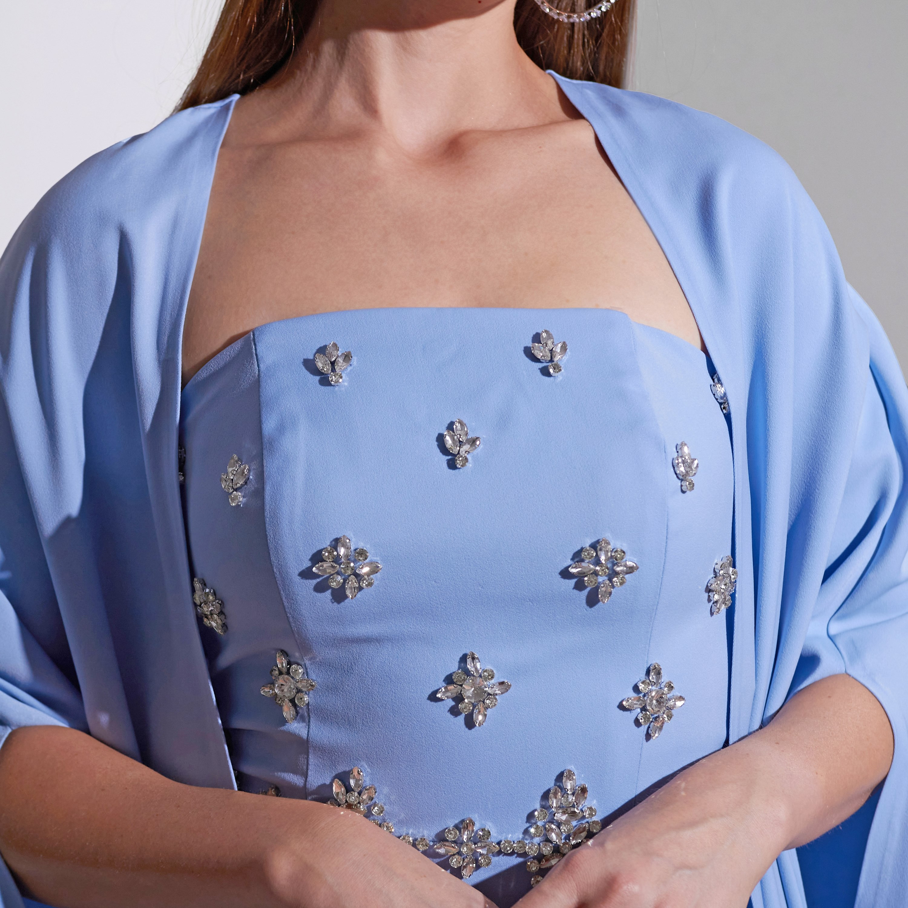 فستان سهرة ماكسي نسائي من أكاديا مكون من قطعتين مع عباءة من الكريب الكريستالي-women-clothing-dresses-image-16