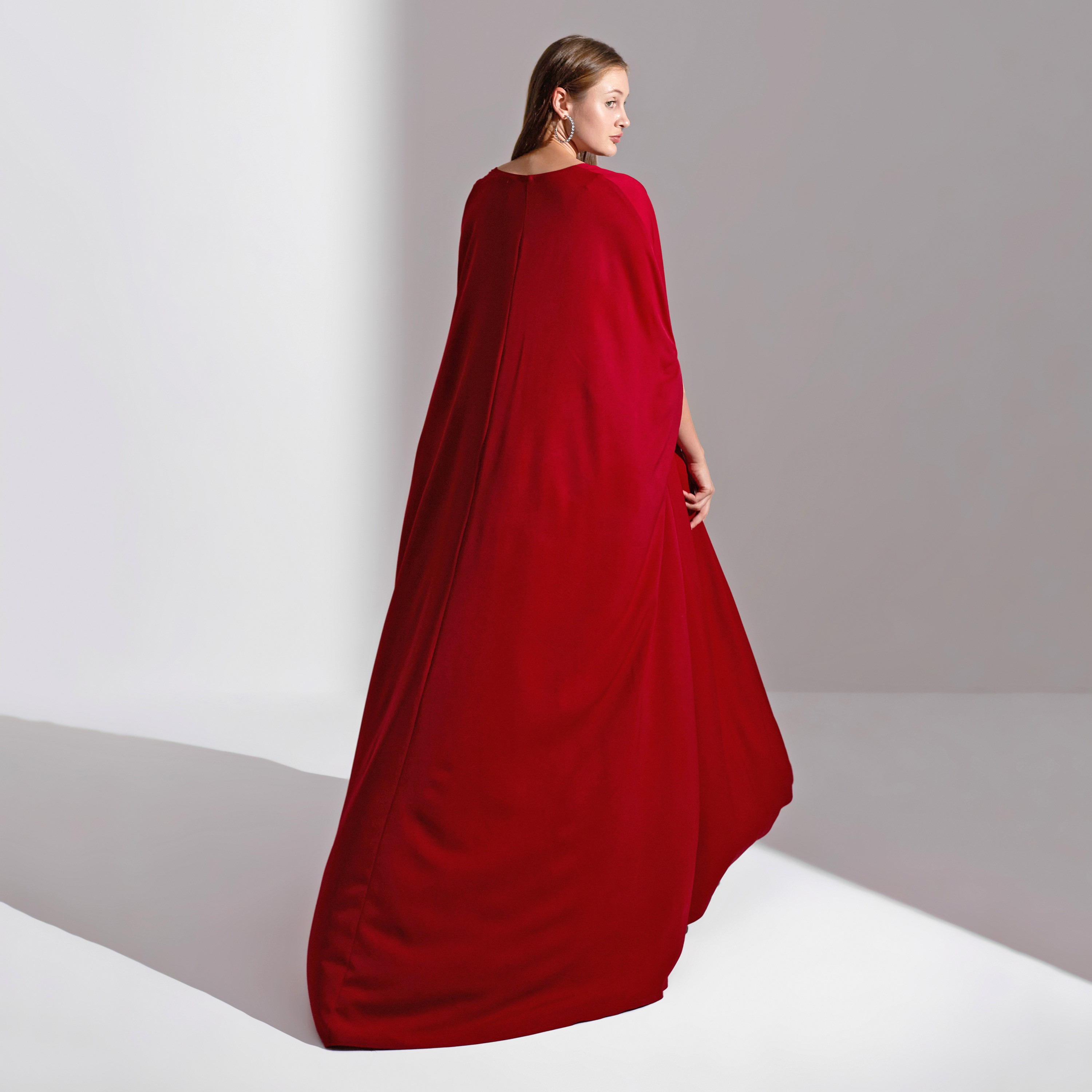 فستان سهرة ماكسي نسائي من أكاديا مكون من قطعتين مع عباءة من الكريب الكريستالي-women-clothing-dresses-image-7