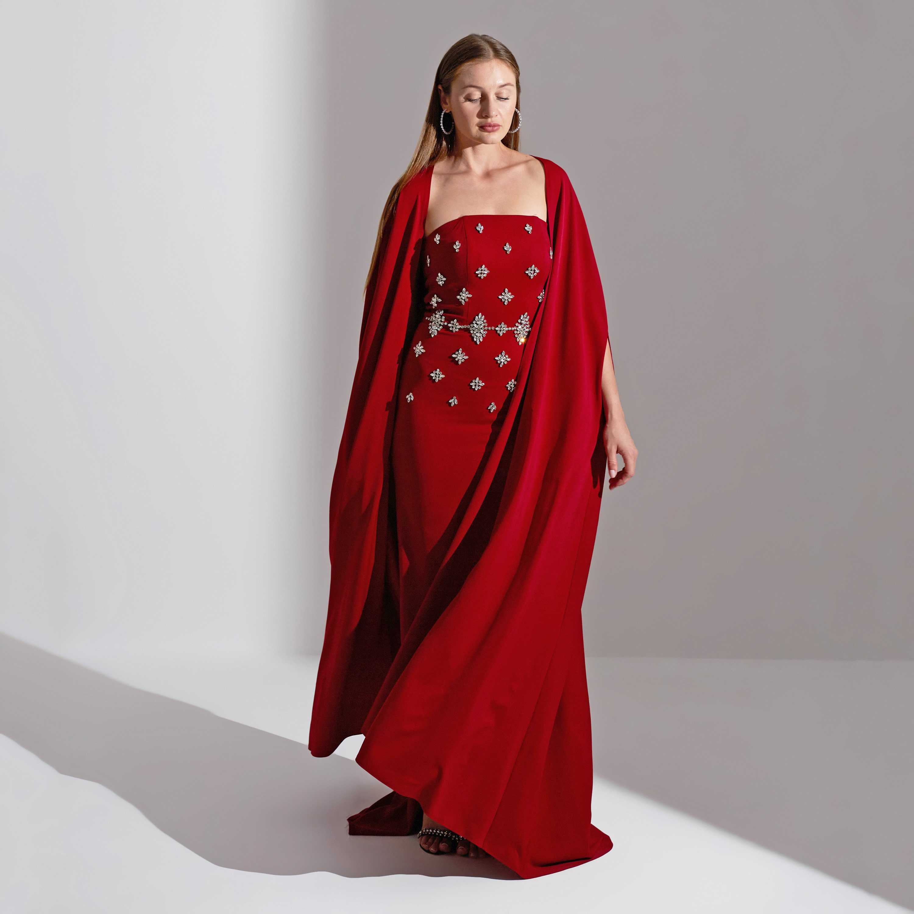 فستان سهرة ماكسي نسائي من أكاديا مكون من قطعتين مع عباءة من الكريب الكريستالي-women-clothing-dresses-image-8