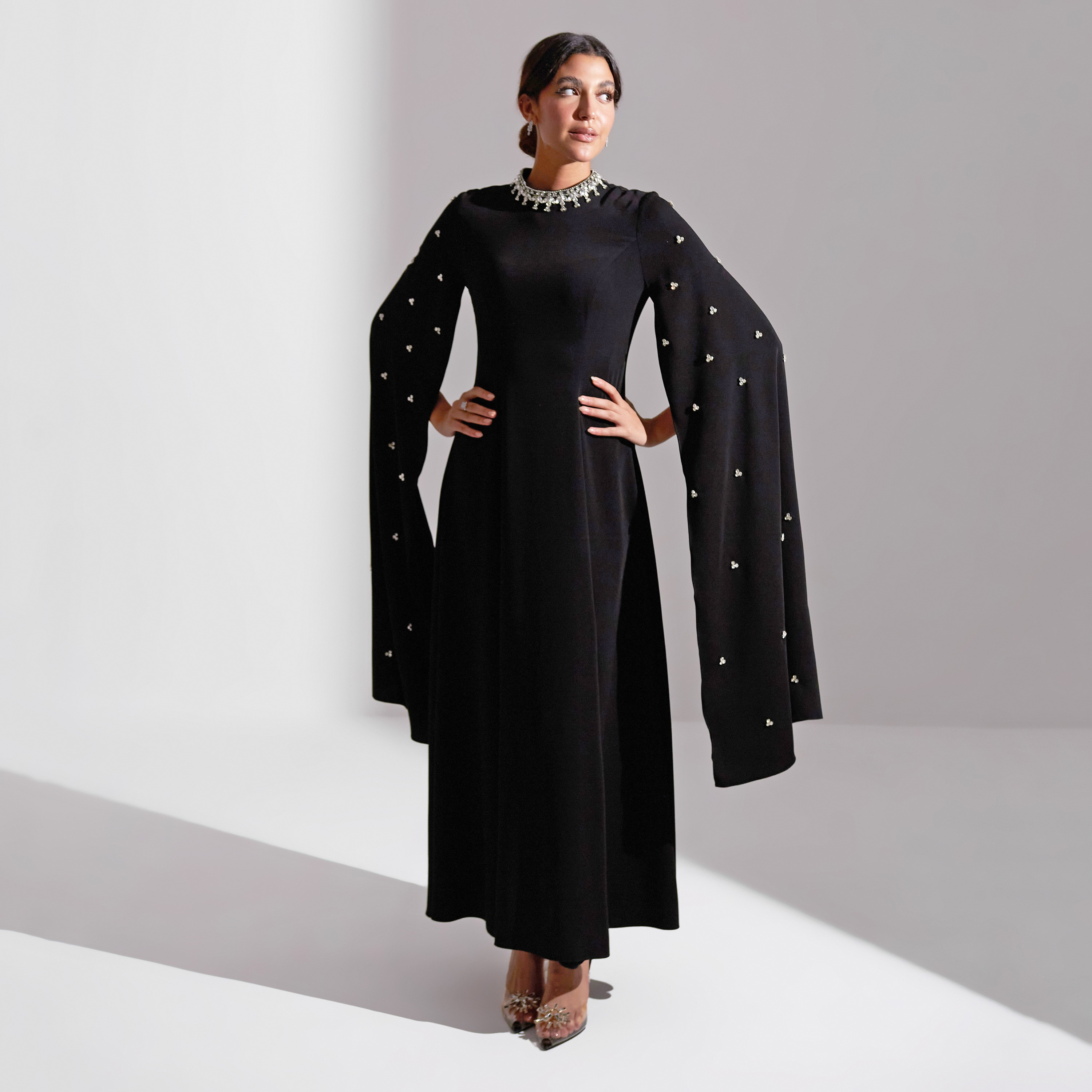 فستان سهرة نسائي ماكسي من الكريب بفتحة رقبة وأكمام واسعة ومزين بالكريستال من أكاديا-women-clothing-dresses-image-1