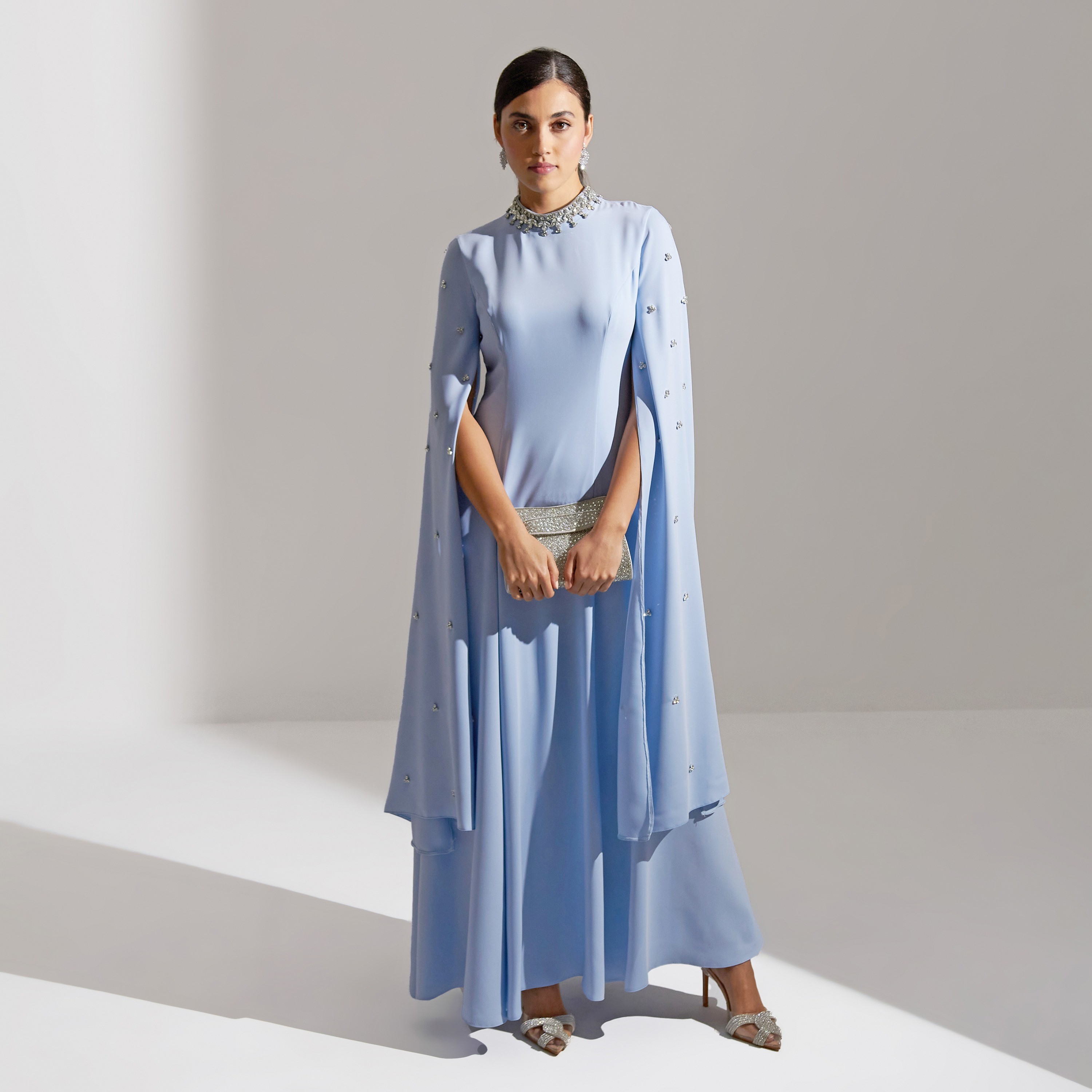 فستان سهرة نسائي ماكسي من الكريب بفتحة رقبة وأكمام واسعة ومزين بالكريستال من أكاديا-women-clothing-dresses-image-18