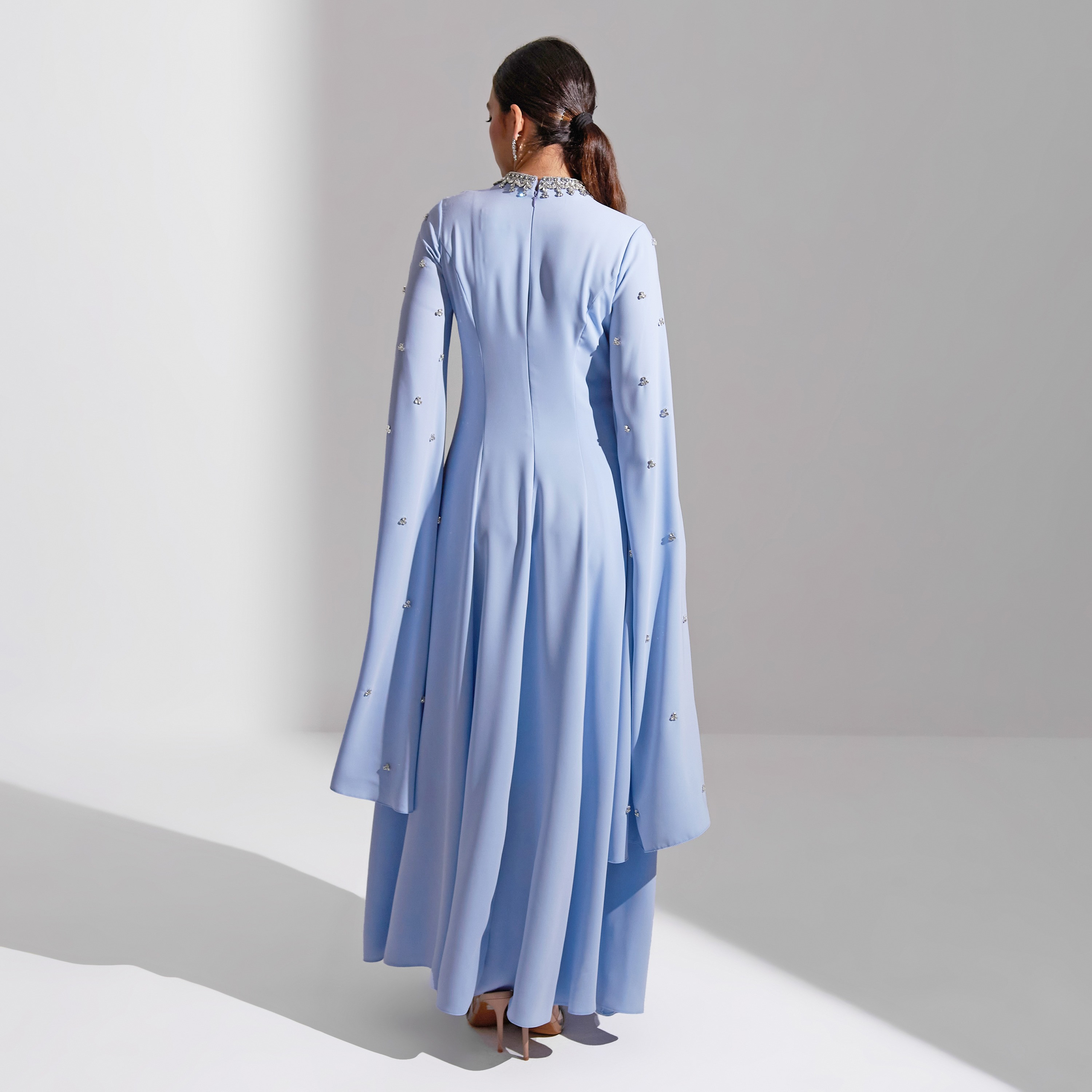 فستان سهرة نسائي ماكسي من الكريب بفتحة رقبة وأكمام واسعة ومزين بالكريستال من أكاديا-women-clothing-dresses-image-20