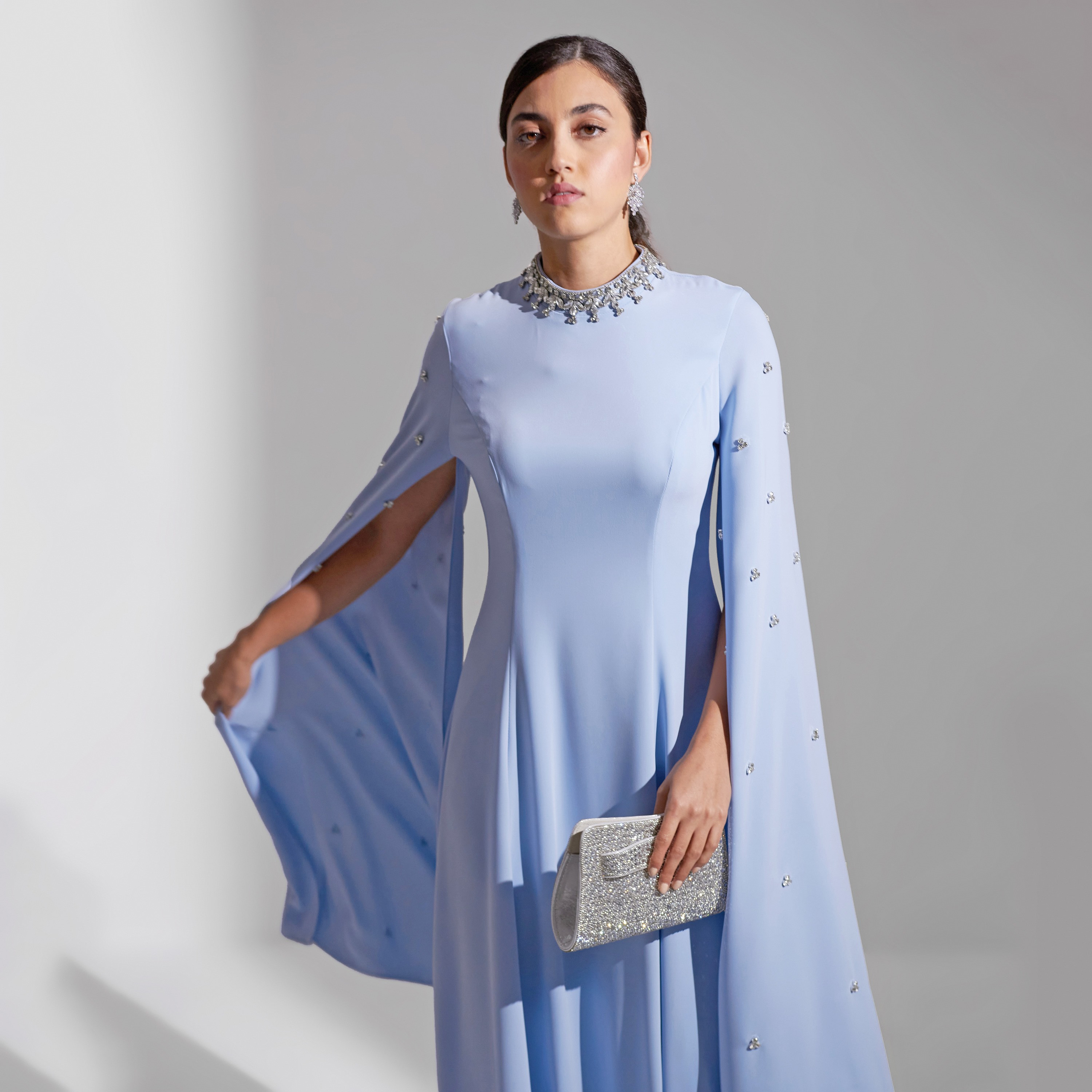 فستان سهرة نسائي ماكسي من الكريب بفتحة رقبة وأكمام واسعة ومزين بالكريستال من أكاديا-women-clothing-dresses-image-22