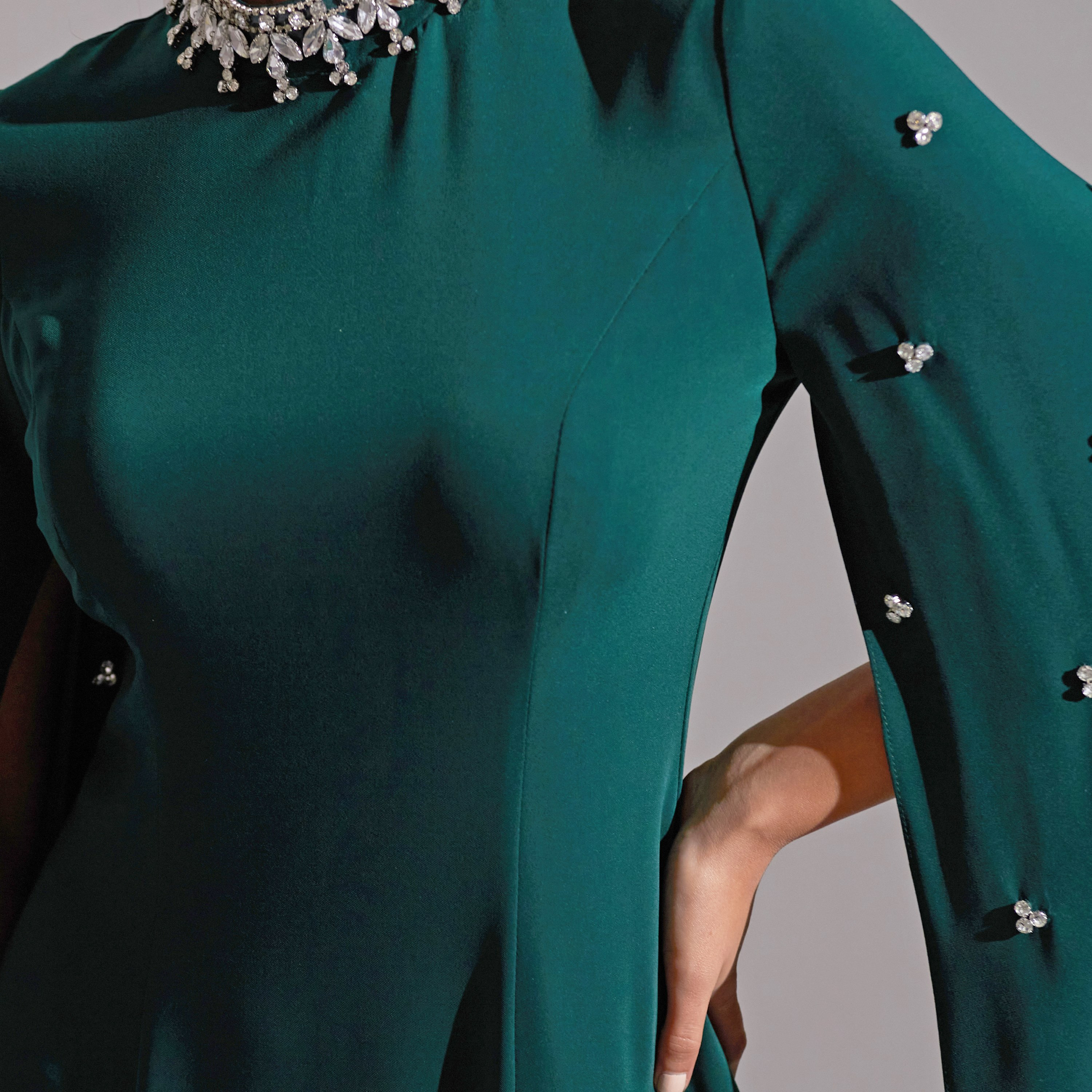 فستان سهرة نسائي ماكسي من الكريب بفتحة رقبة وأكمام واسعة ومزين بالكريستال من أكاديا-women-clothing-dresses-image-11