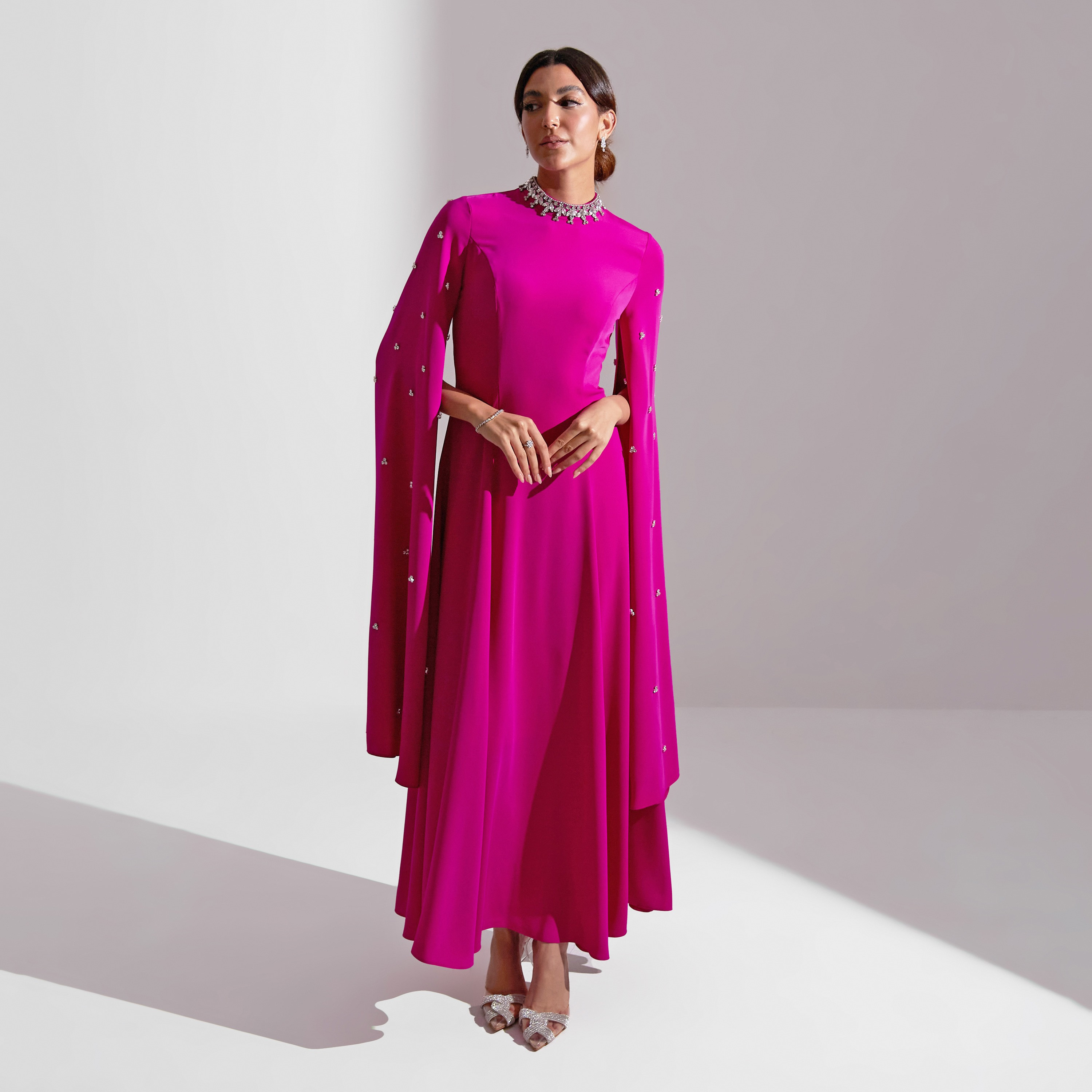 فستان سهرة نسائي ماكسي من الكريب بفتحة رقبة وأكمام واسعة ومزين بالكريستال من أكاديا-women-clothing-dresses-image-13