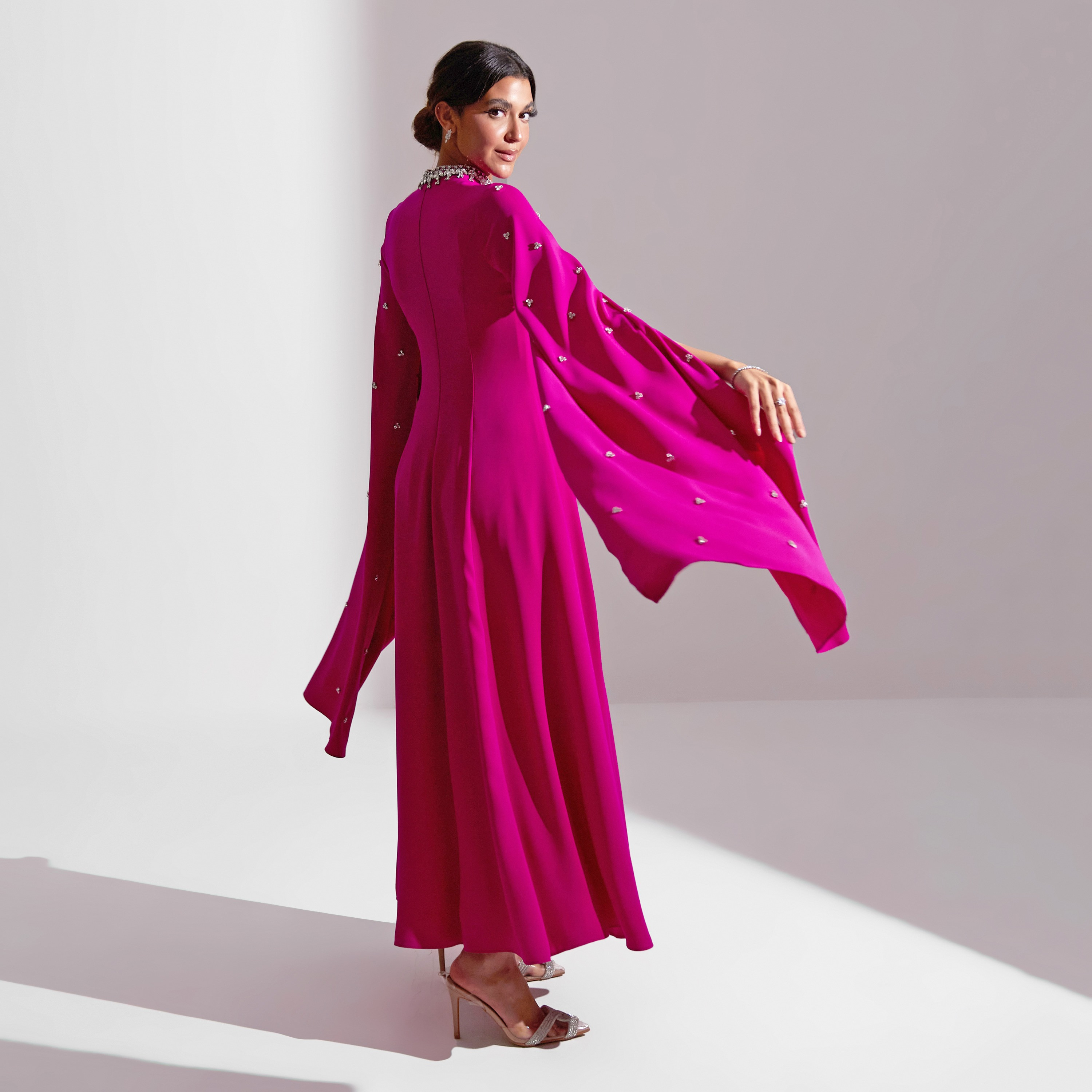فستان سهرة نسائي ماكسي من الكريب بفتحة رقبة وأكمام واسعة ومزين بالكريستال من أكاديا-women-clothing-dresses-image-14