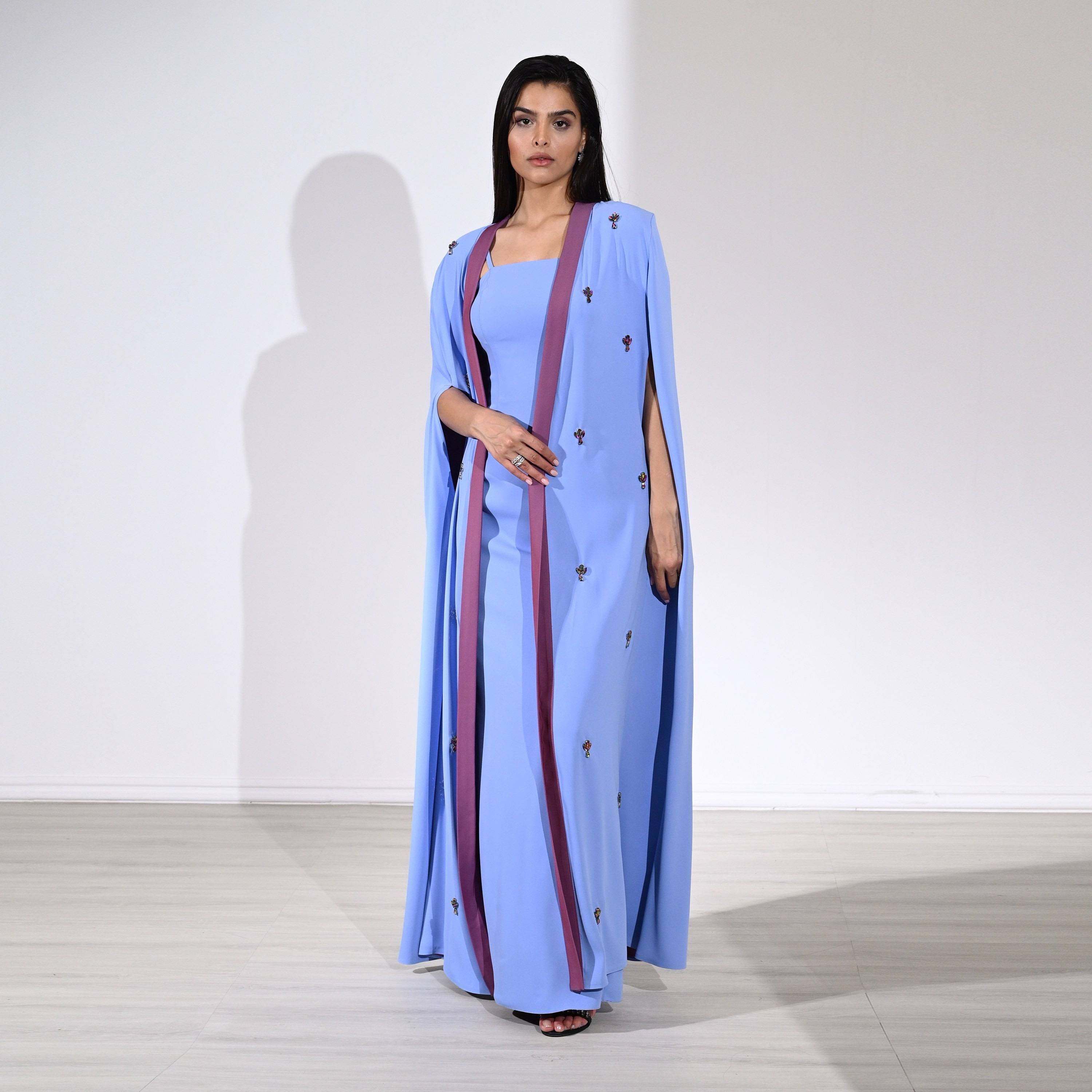 طقم سهرة نسائي مكون من قطعتين من الكريب بتطريز كريستالي وأكمام كاب علوية من أكاديا-women-clothing-dresses-image-1